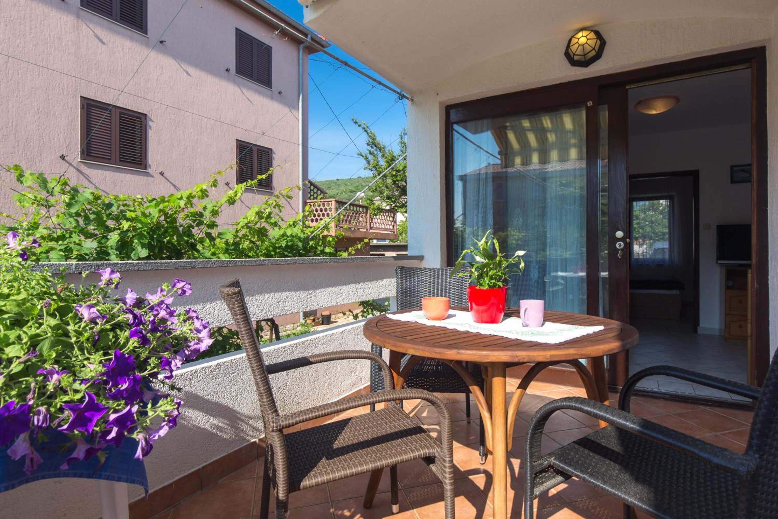 One-Bedroom Apartment with Terrace - Photo 11