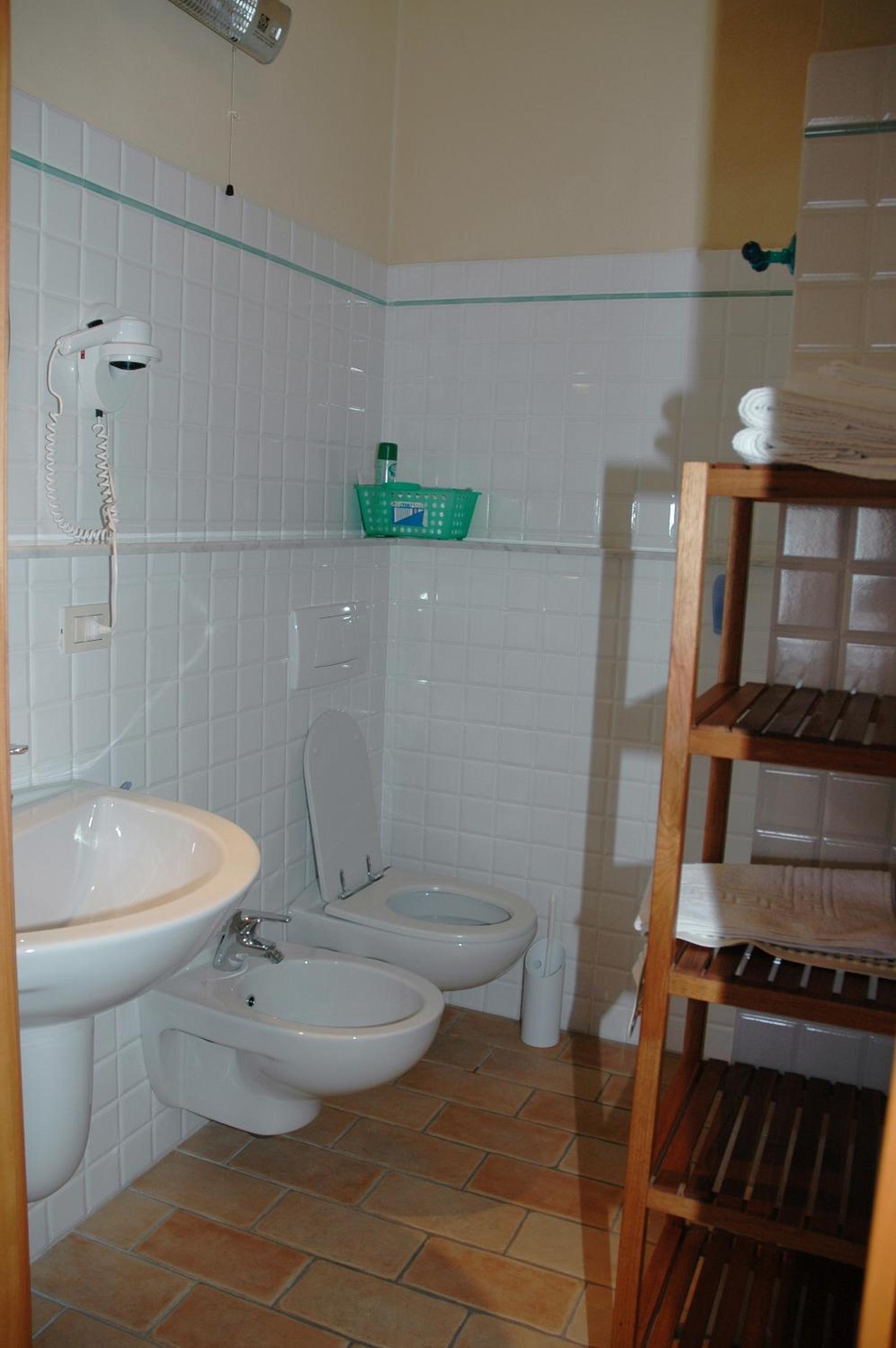 Double Room - Photo 6