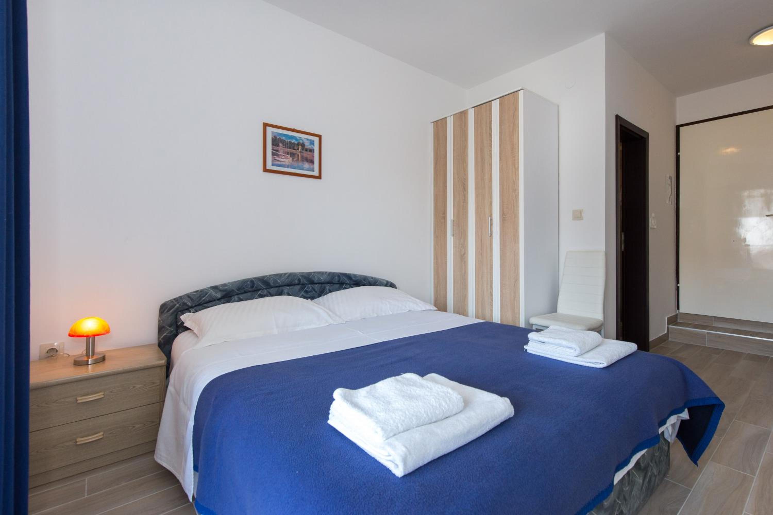 Double Room with Balcony - Photo 7