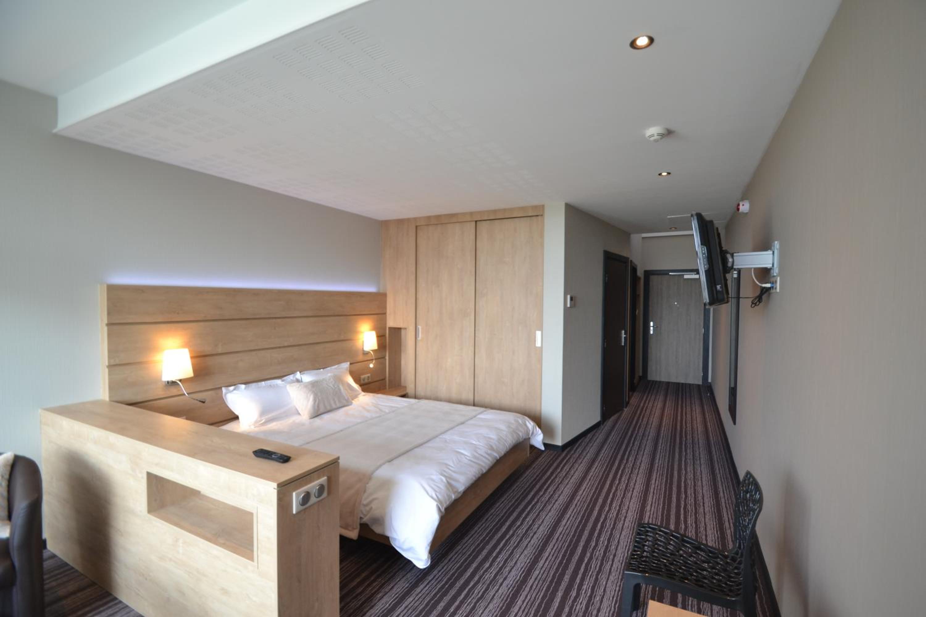 Suite - Photo 1