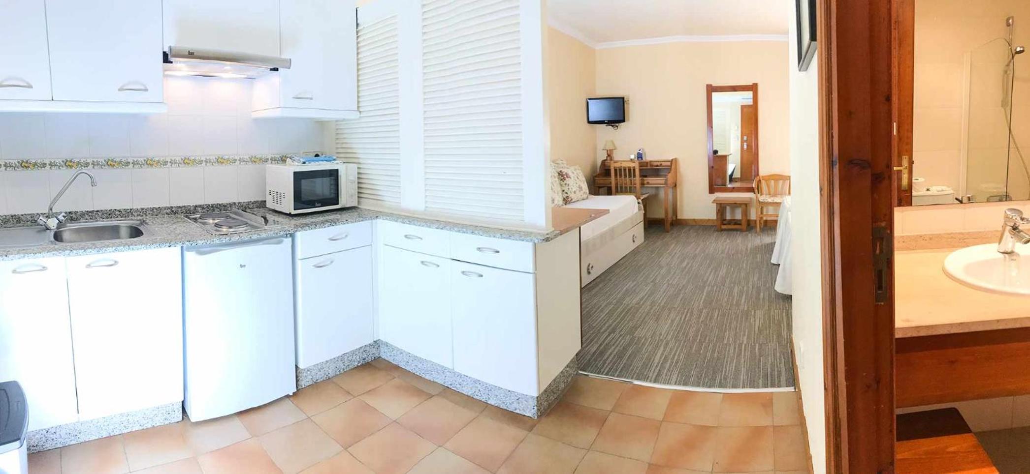 Estudio con Balcón (2 Adultos + 1 Niño)