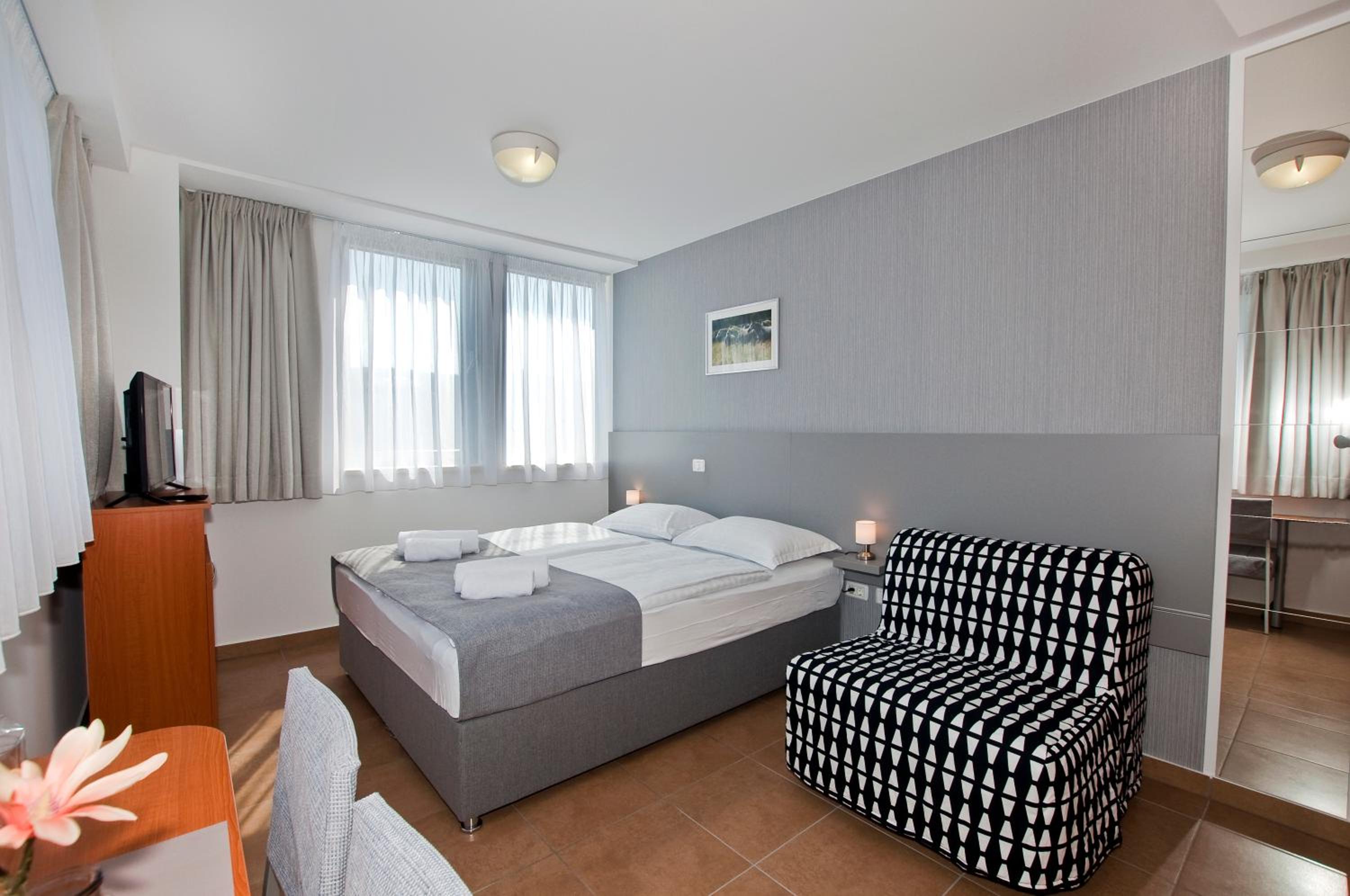 Double Room with Extra Bed - Photo 1