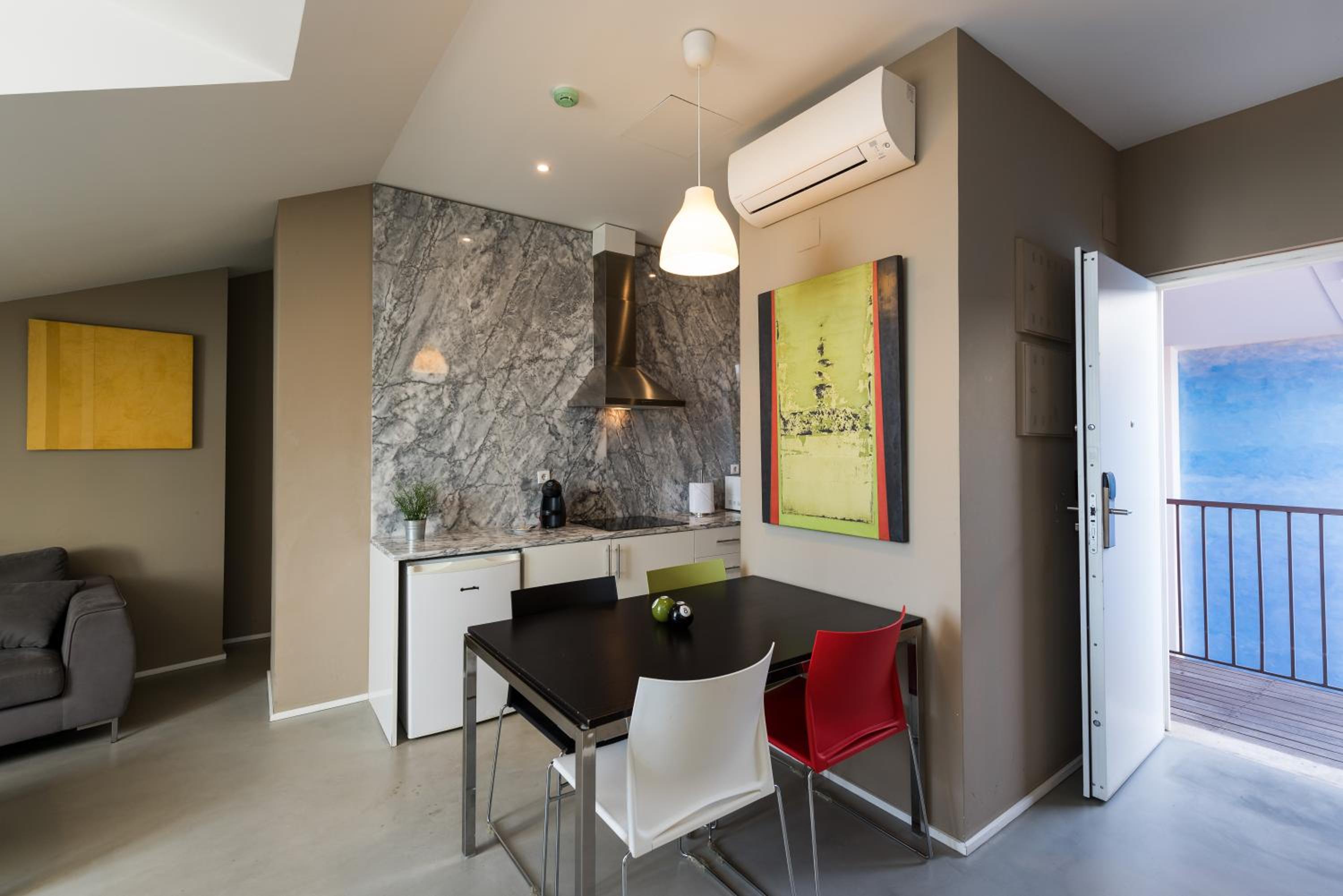 One-Bedroom Apartment with River View - Photo 11