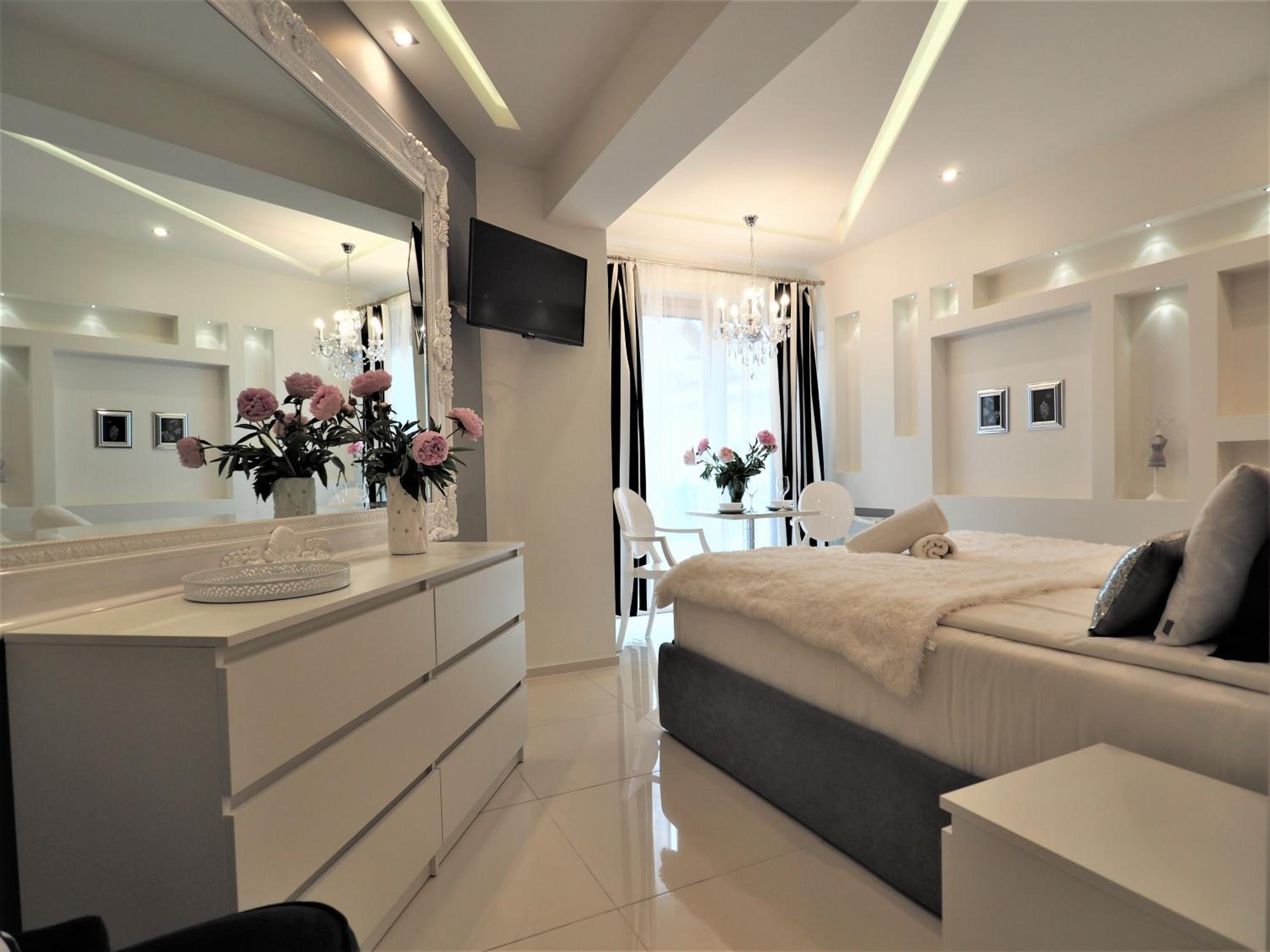 Studio Apartment (no parking)