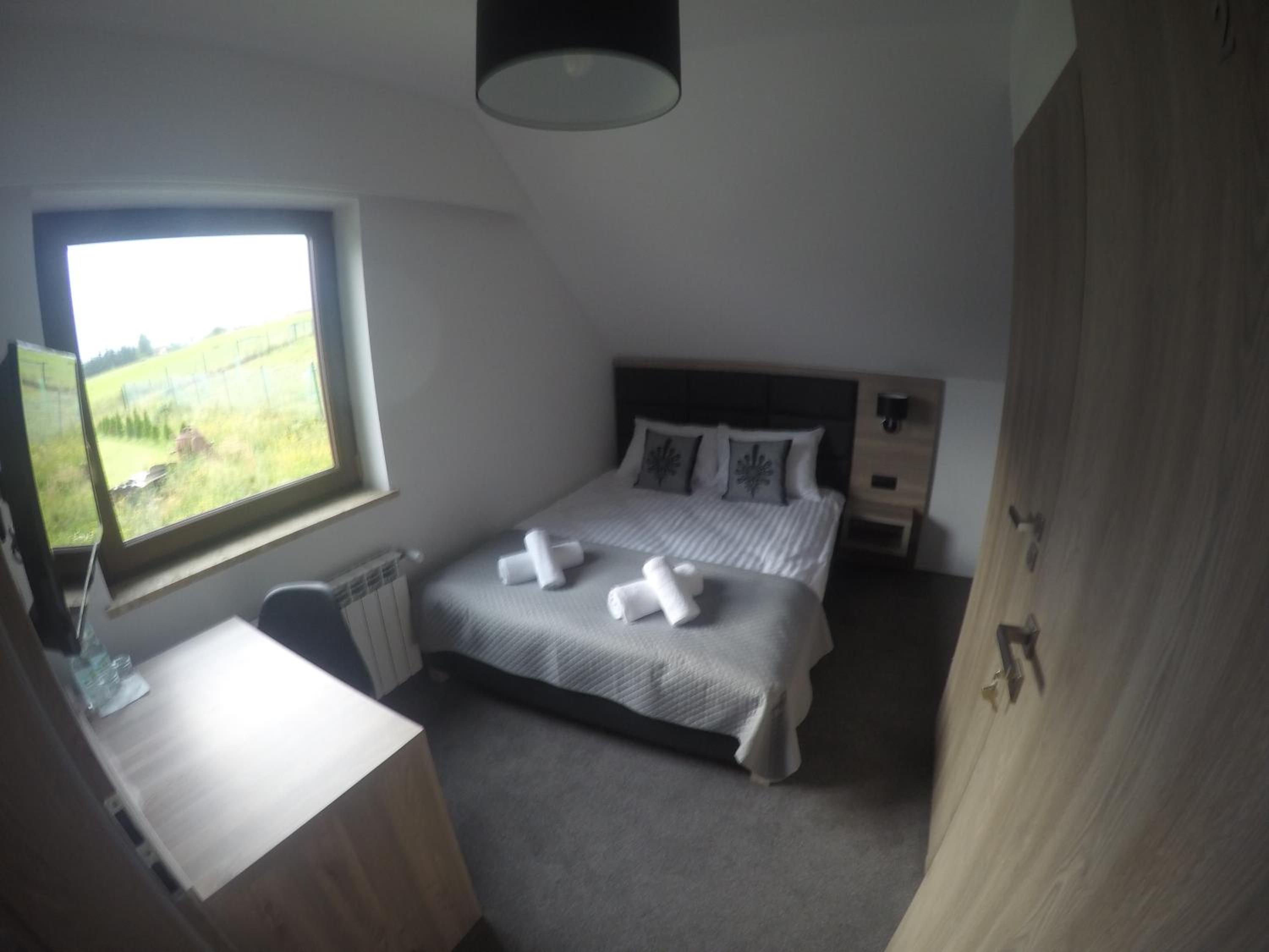 Deluxe Double Room with Shower - Photo 4
