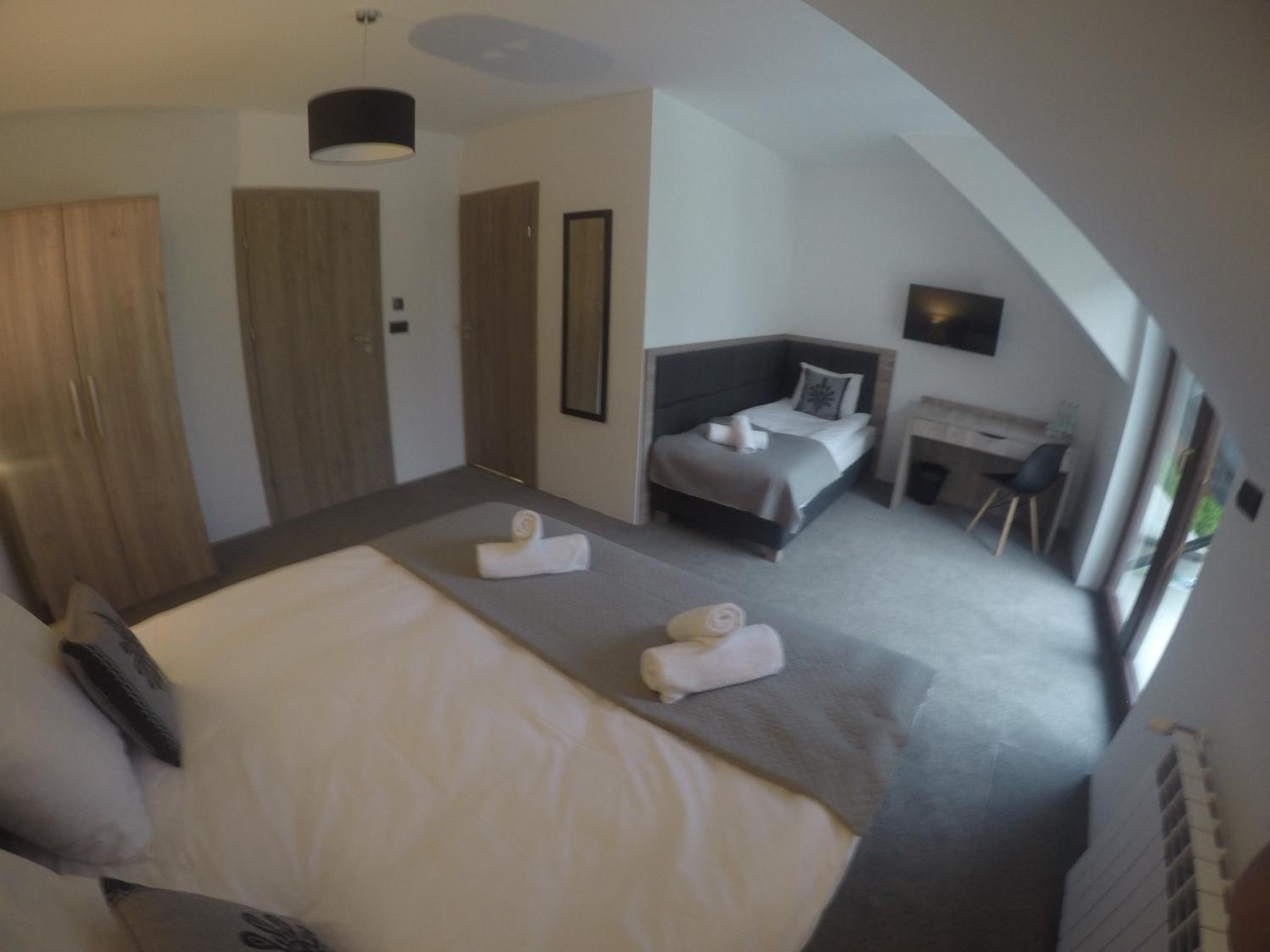 Triple Room with Balcony - Photo 3