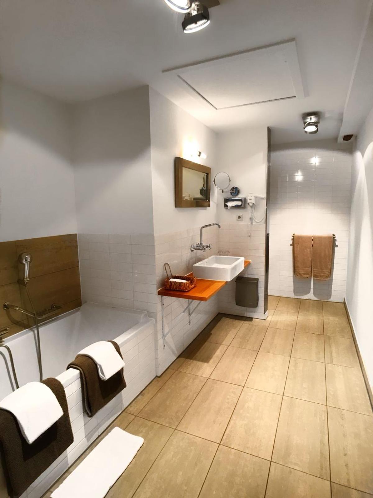 Executive Suite - Photo 6