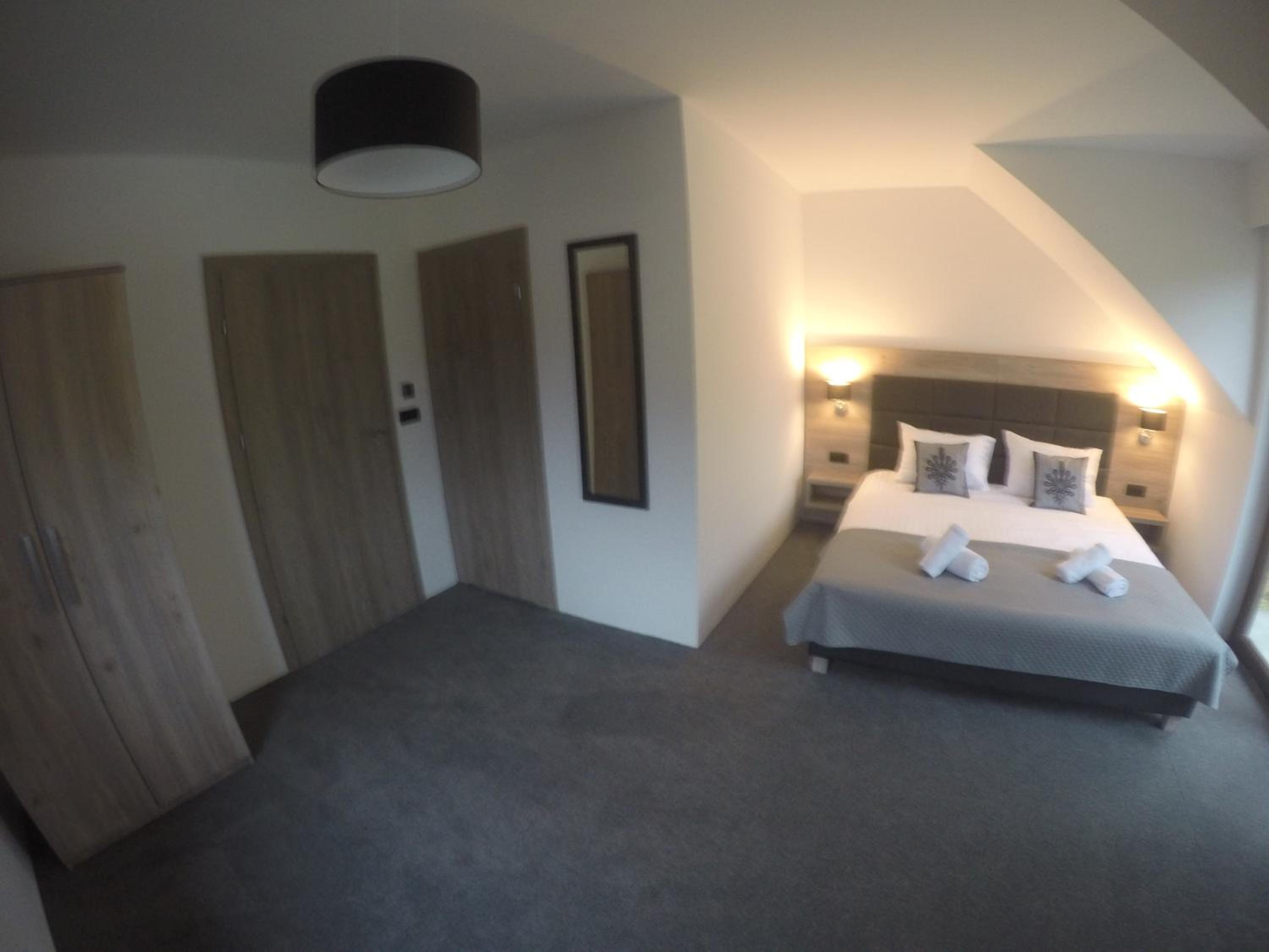 Deluxe Double Room with Balcony - Photo 6