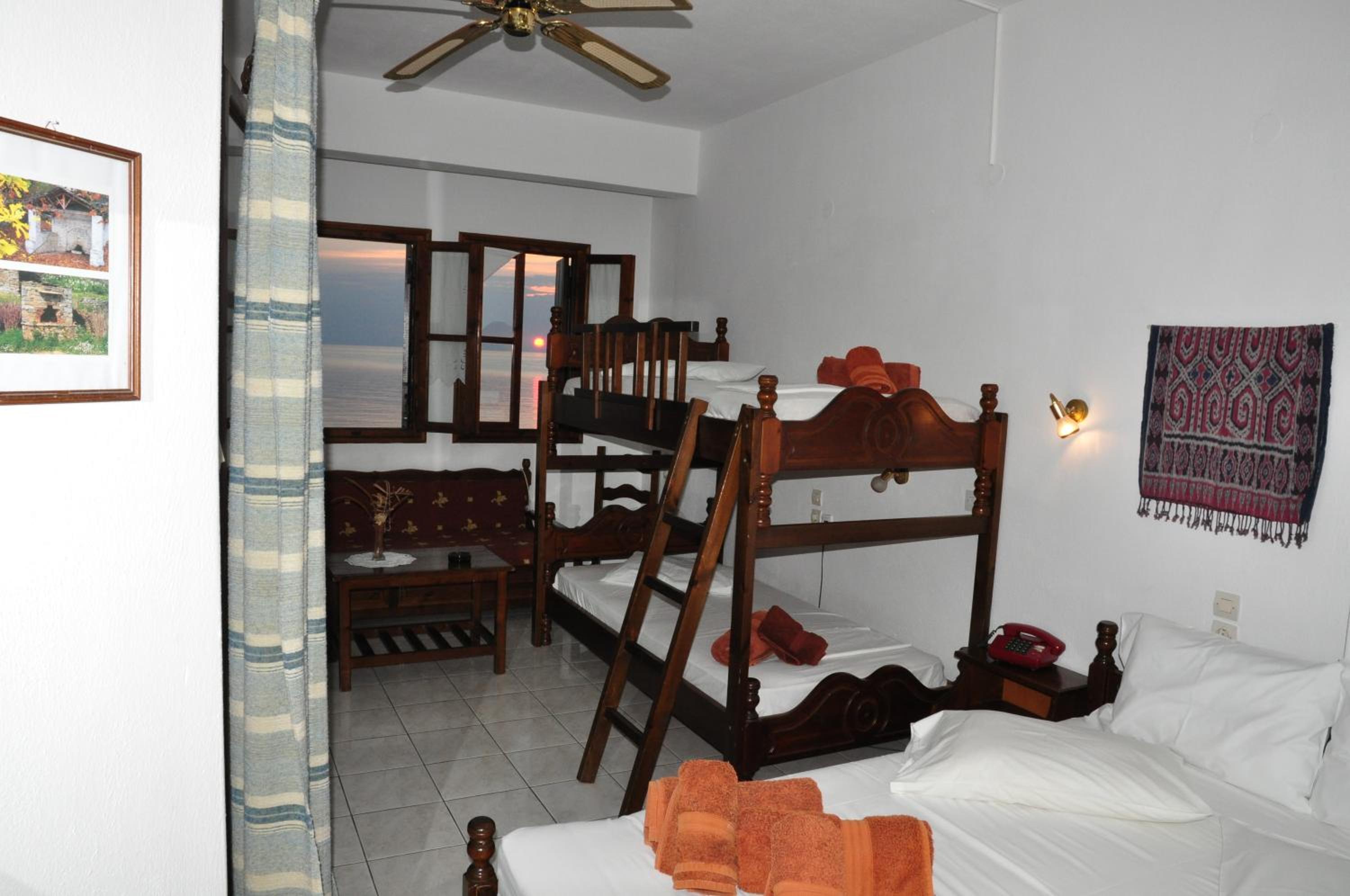 Quadruple Room with Sea View - Photo 1
