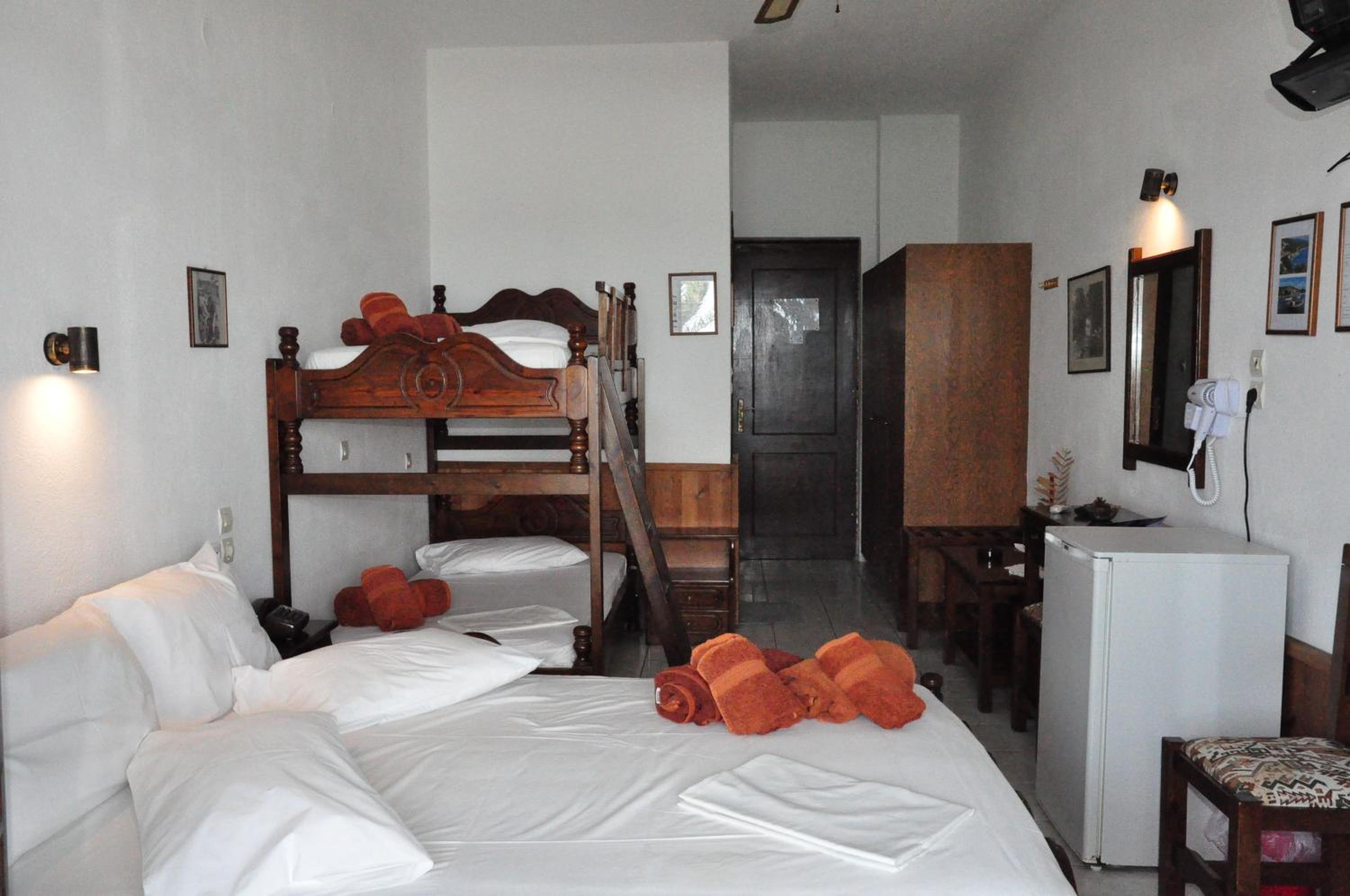 Quadruple Room with Sea View - Photo 2