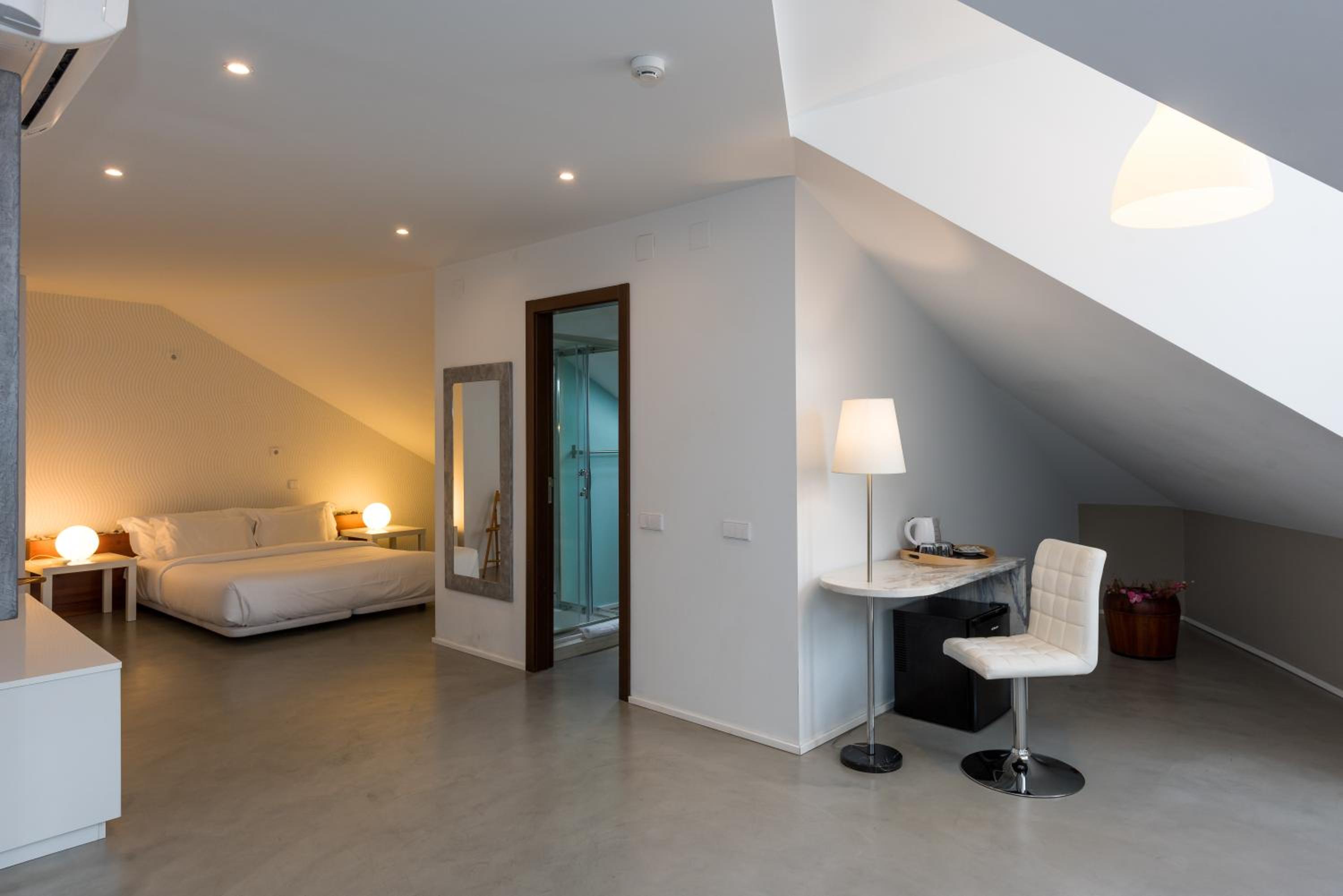 Superior Double or Twin Room - Photo 13