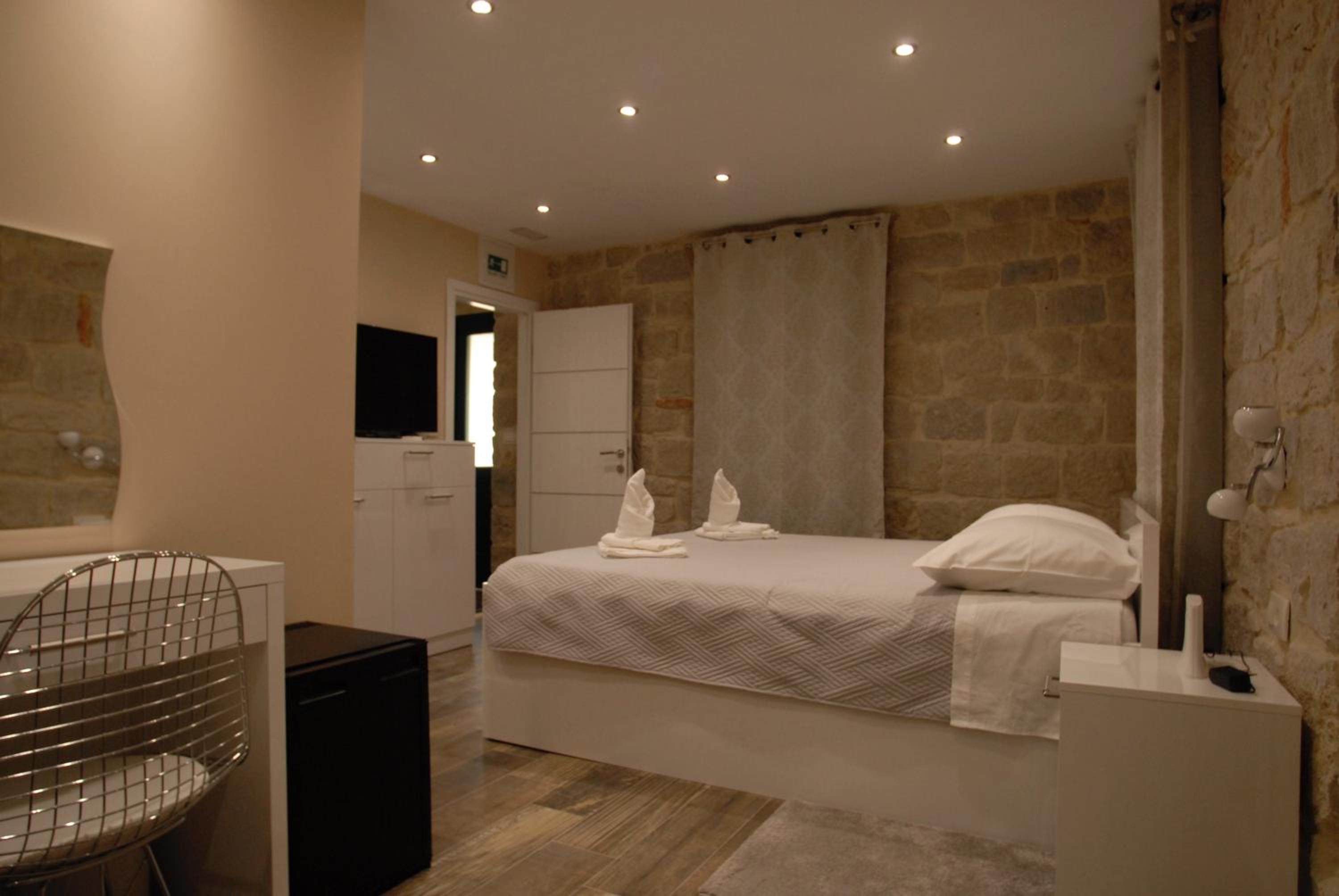 Superior King Room - Photo 11