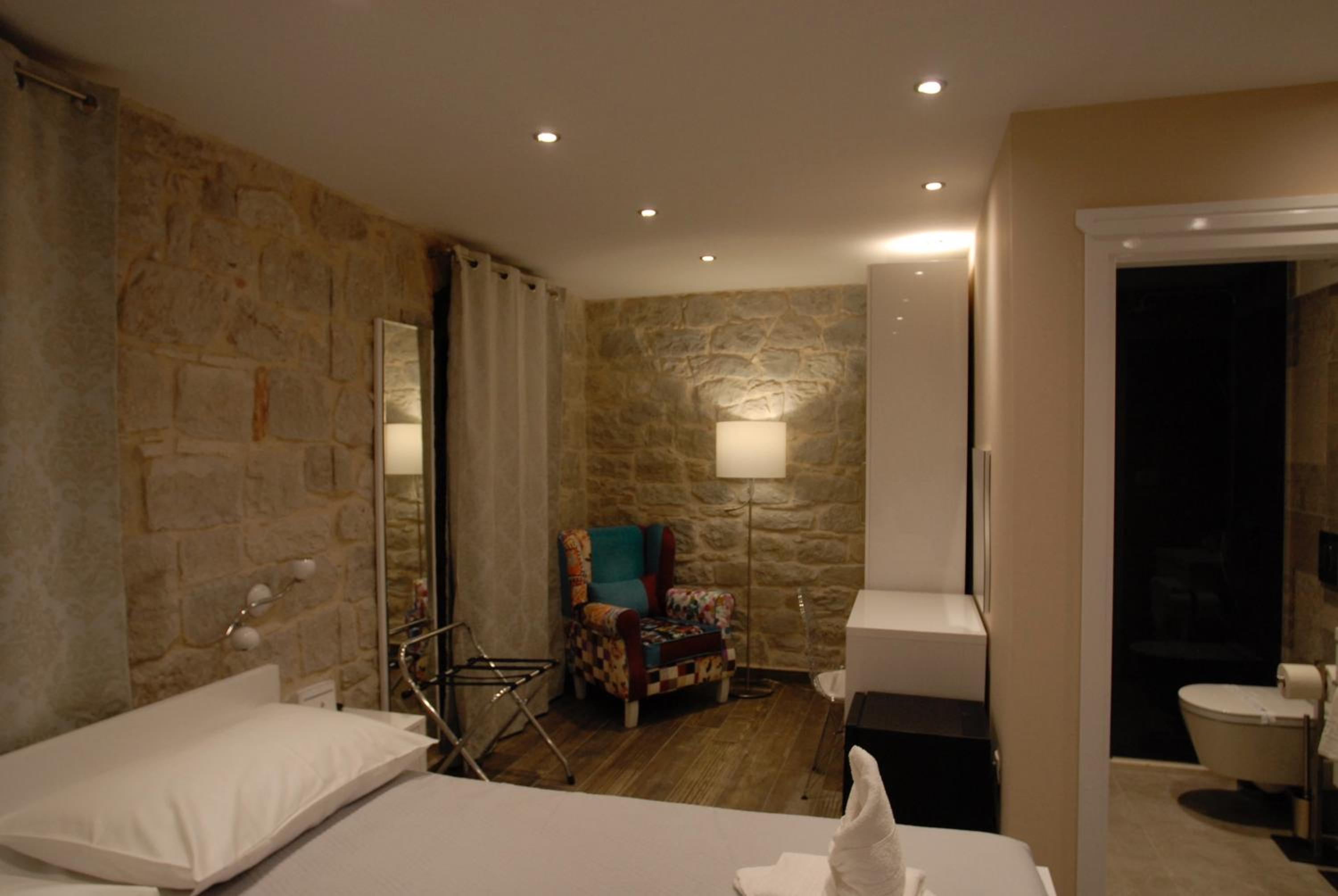 Superior King Room - Photo 5