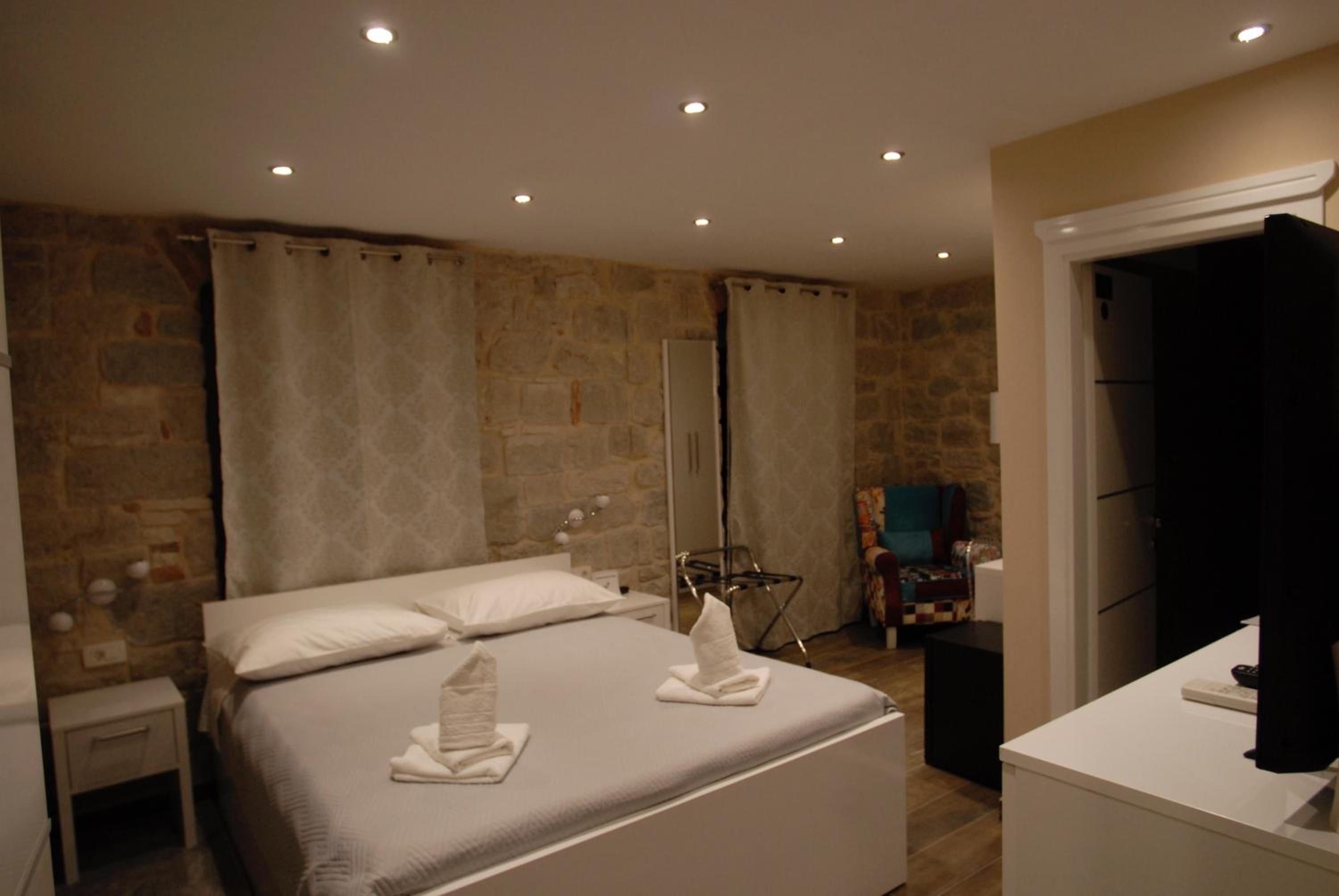 Superior King Room - Photo 35