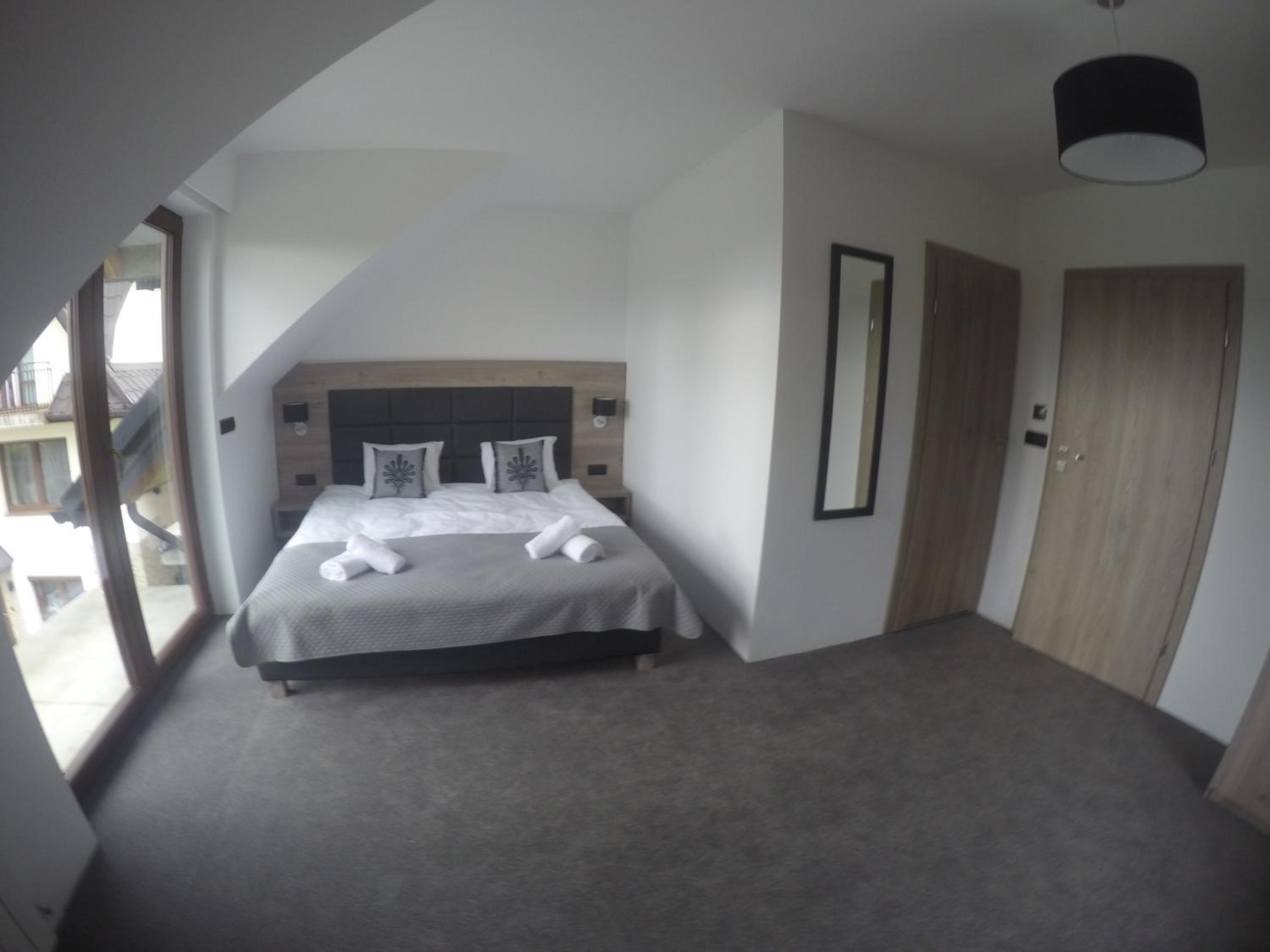 Deluxe Double Room with Balcony - Photo 4