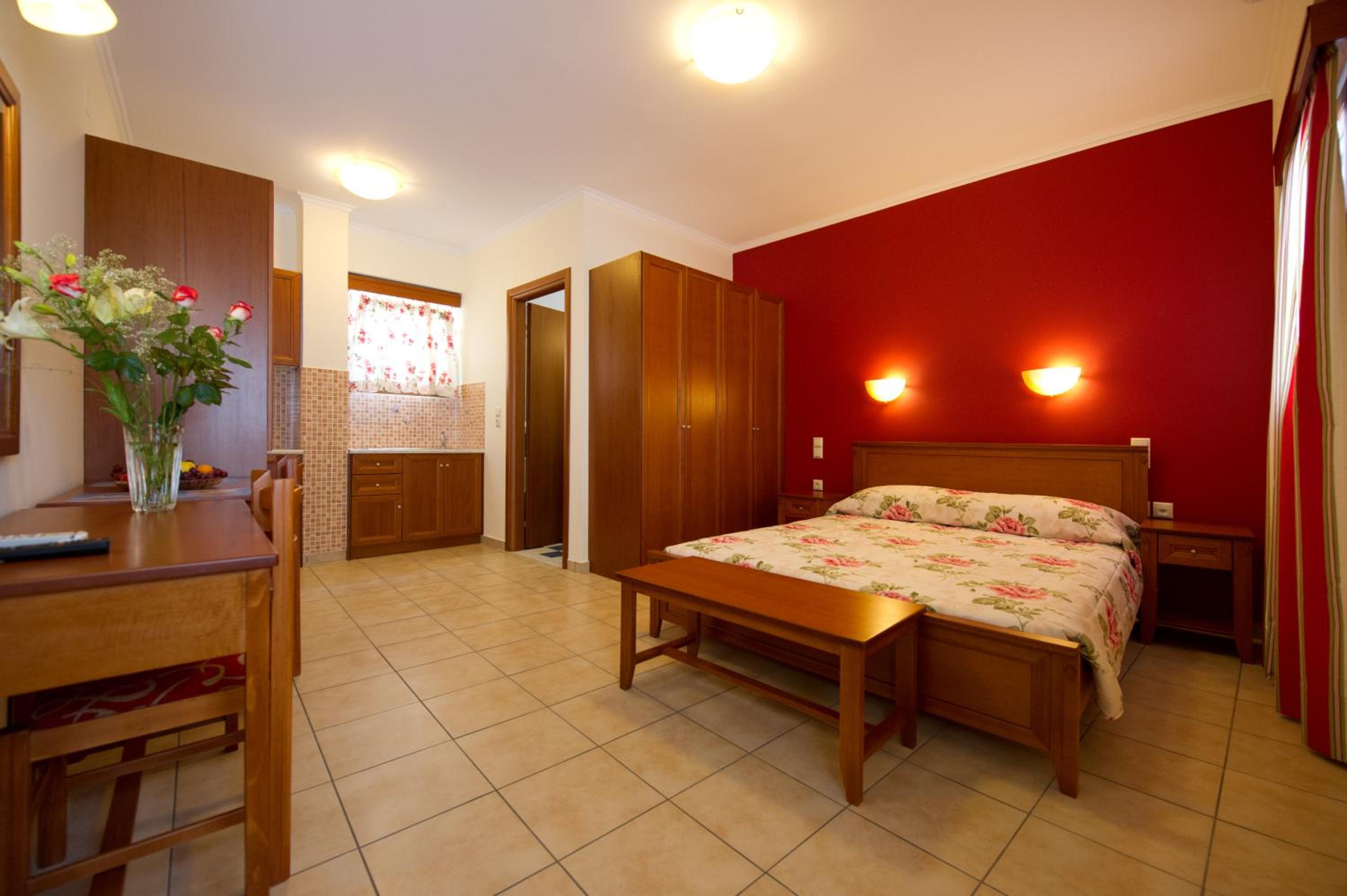 Studio with Balcony - Photo 4