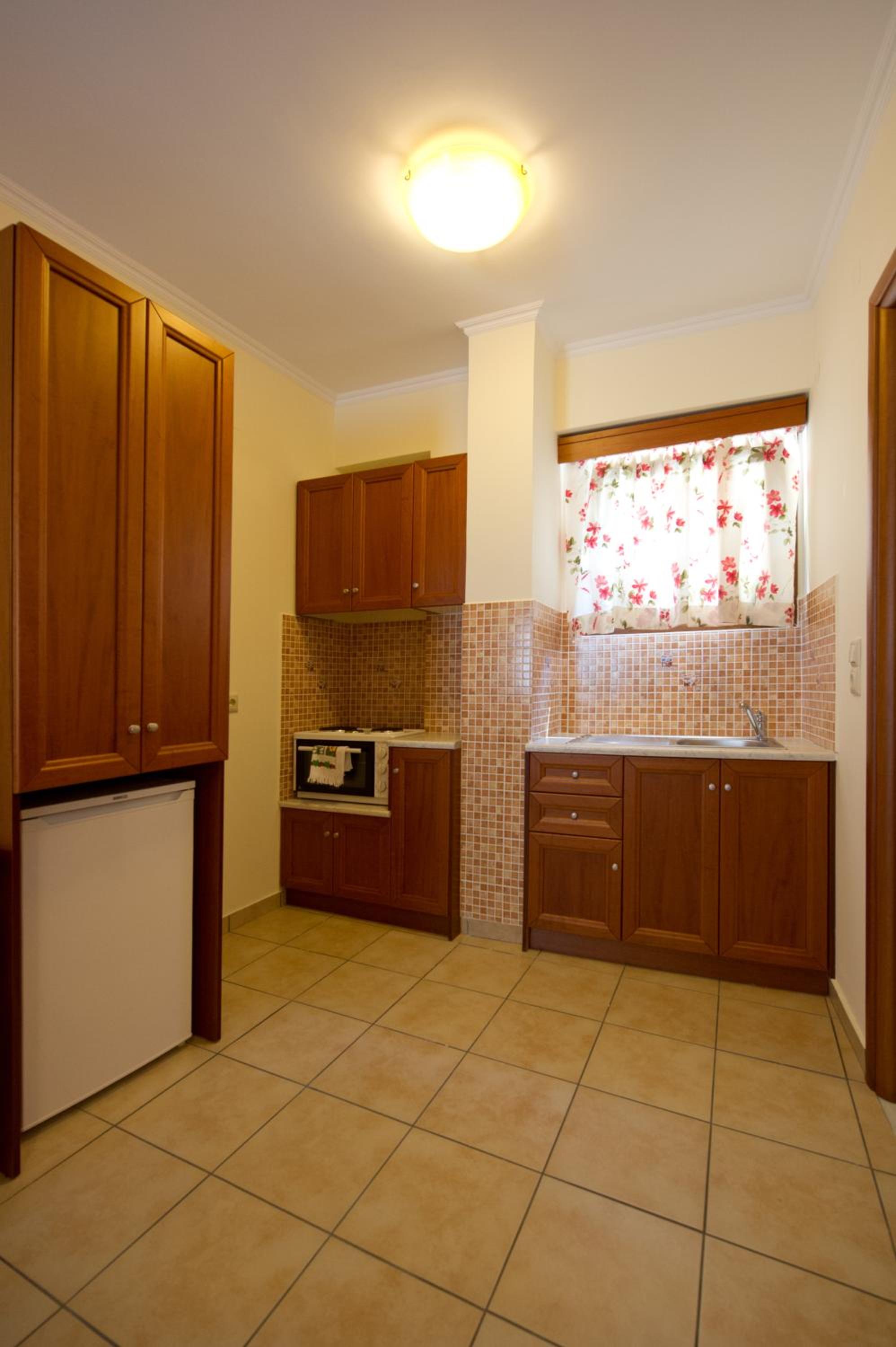 Studio with Balcony - Photo 2