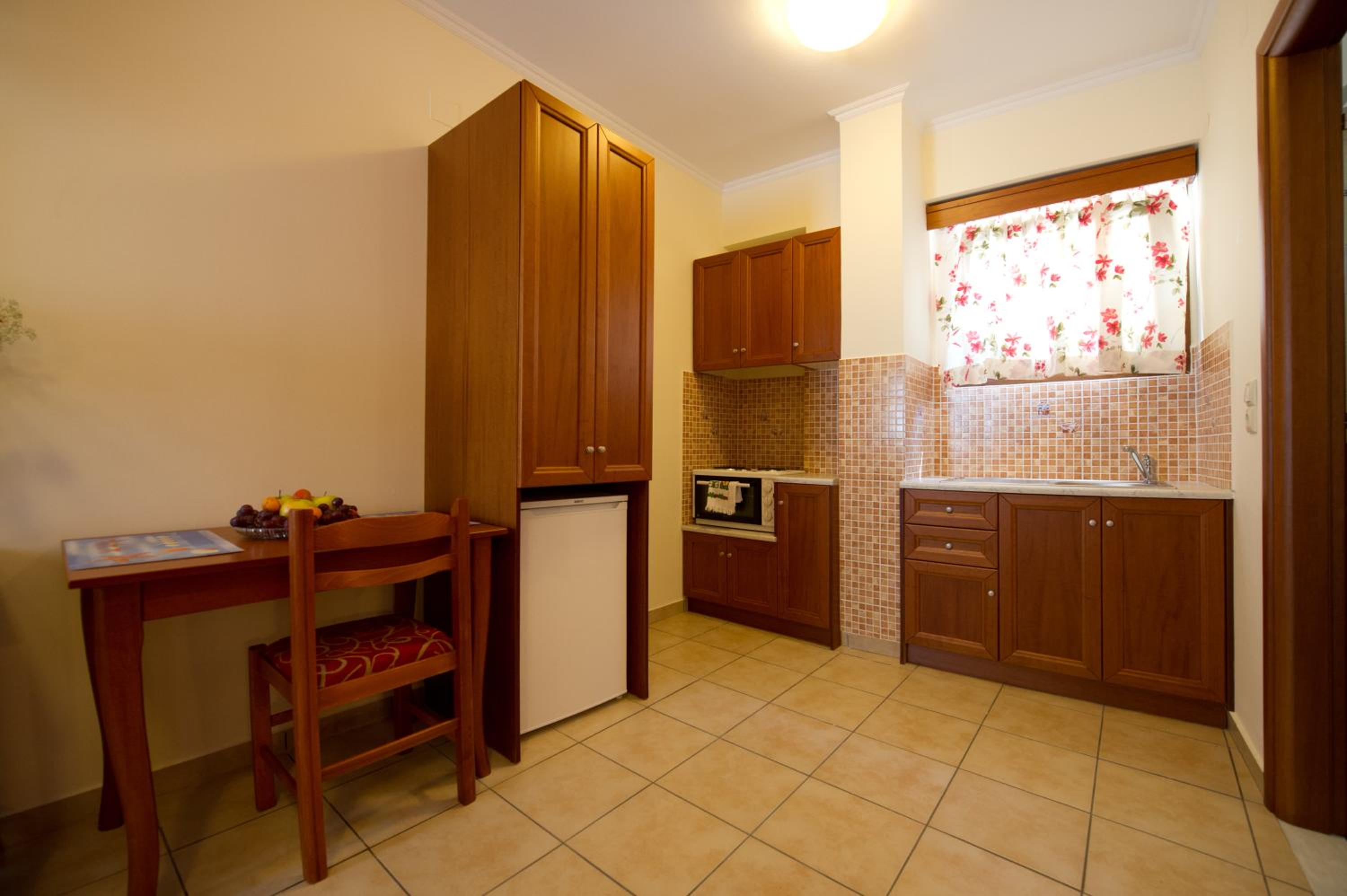 Studio with Balcony - Photo 9