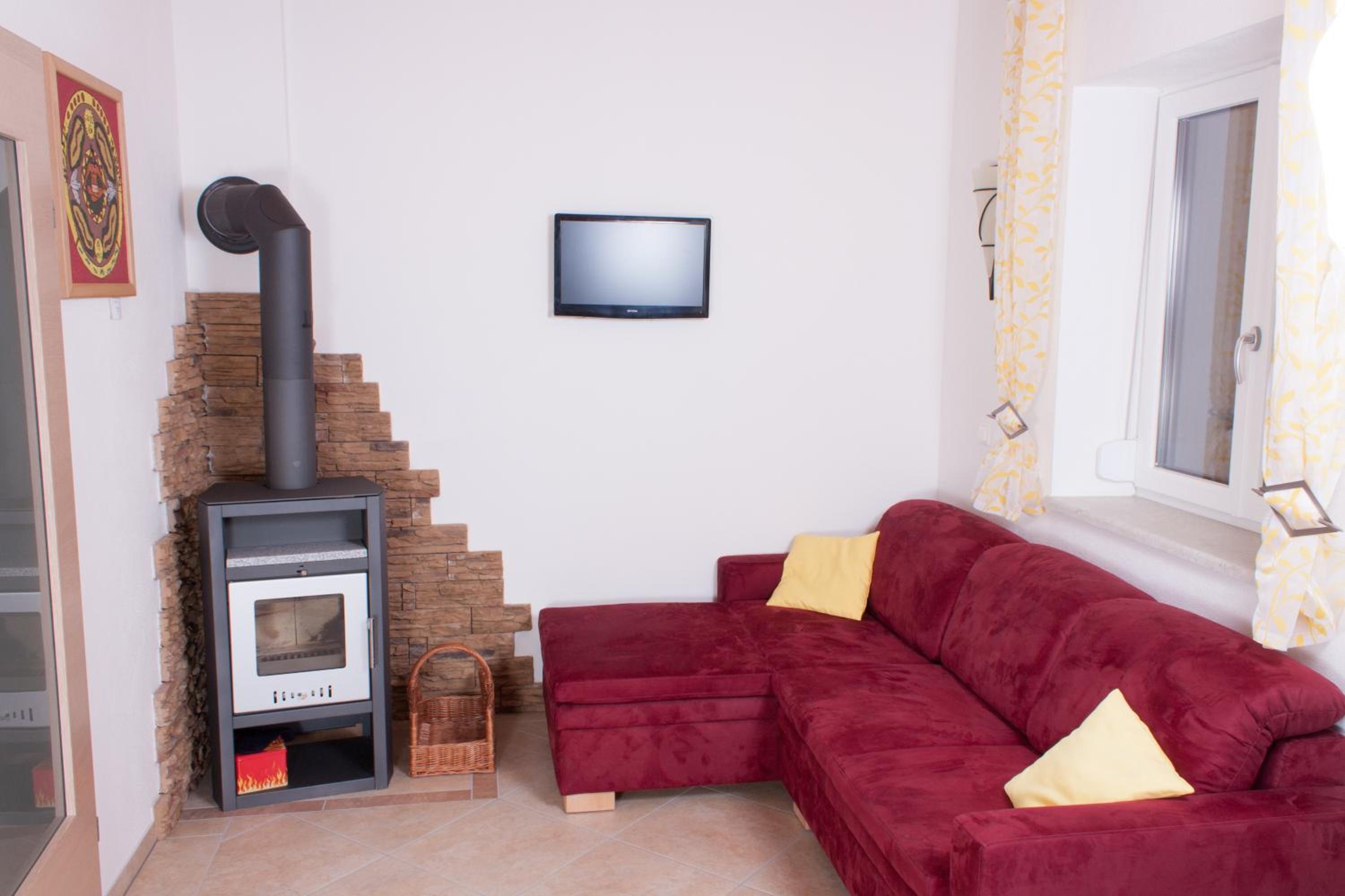 One-Bedroom Apartment - Photo 3