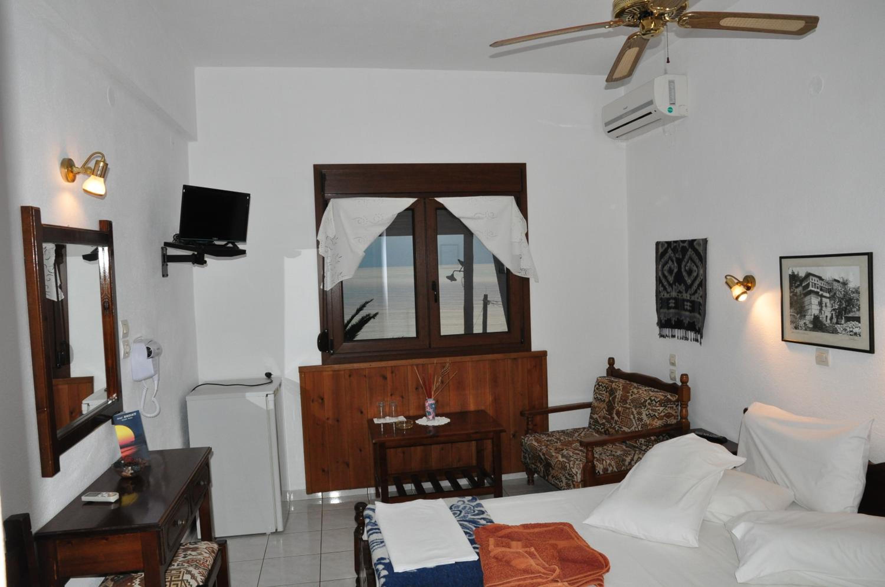 Economy Double Room with Sea View - Photo 5