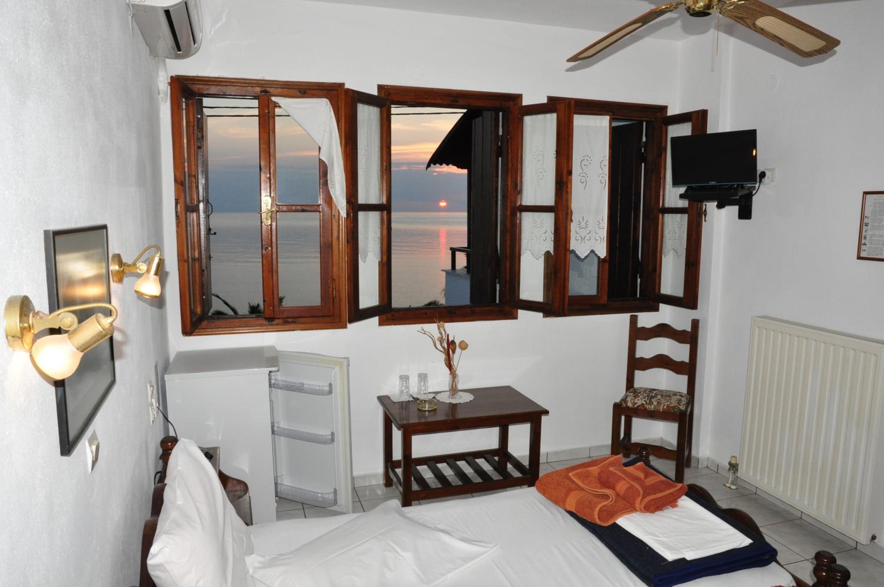 Economy Double Room with Sea View - Photo 1