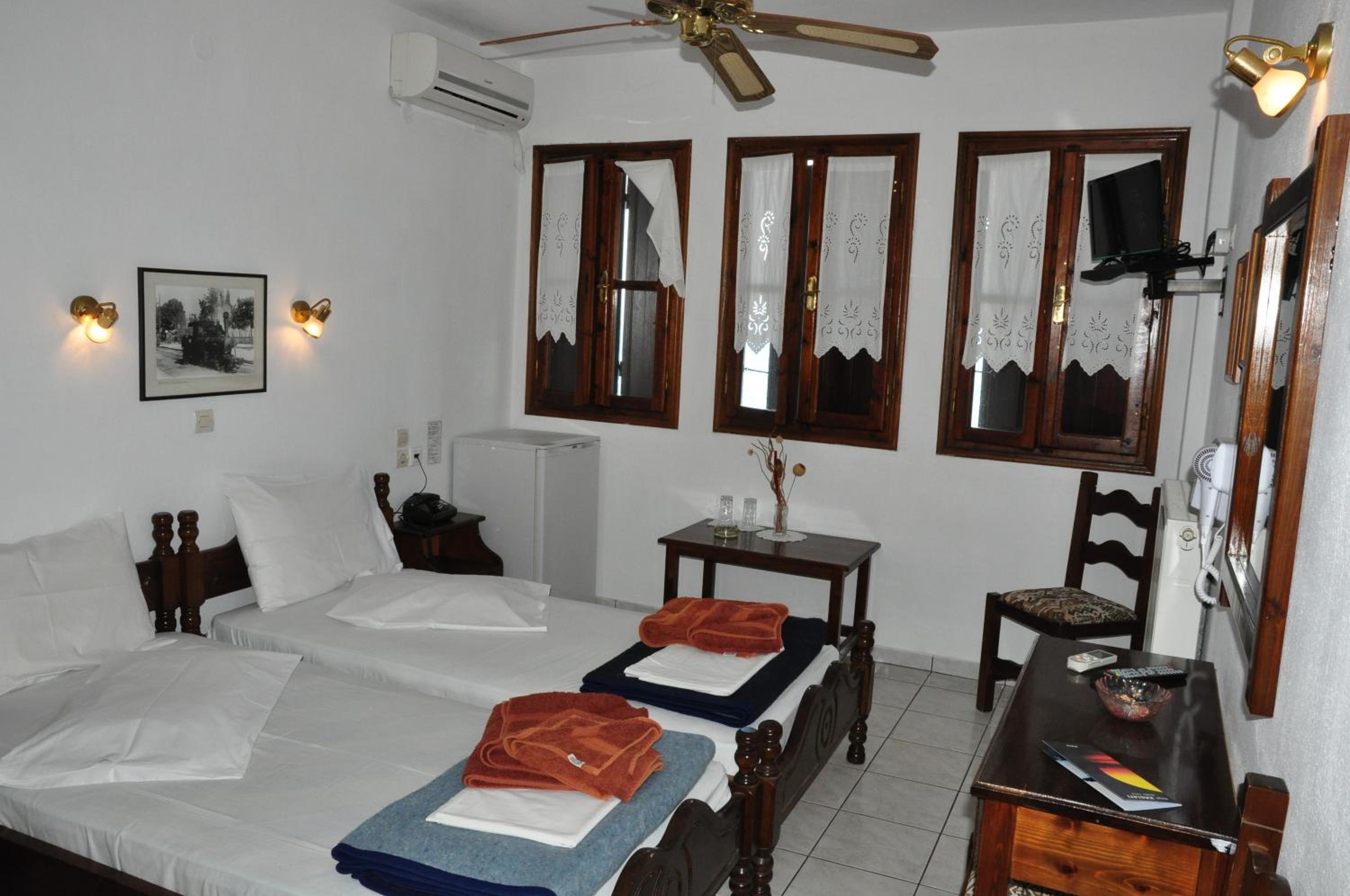 Economy Double Room with Sea View - Photo 8