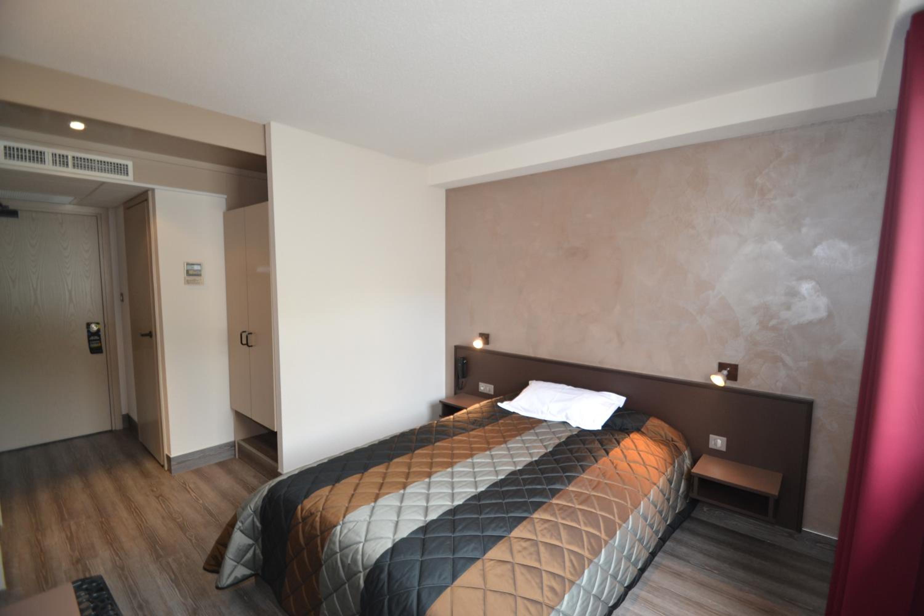 Double Room - Photo 9