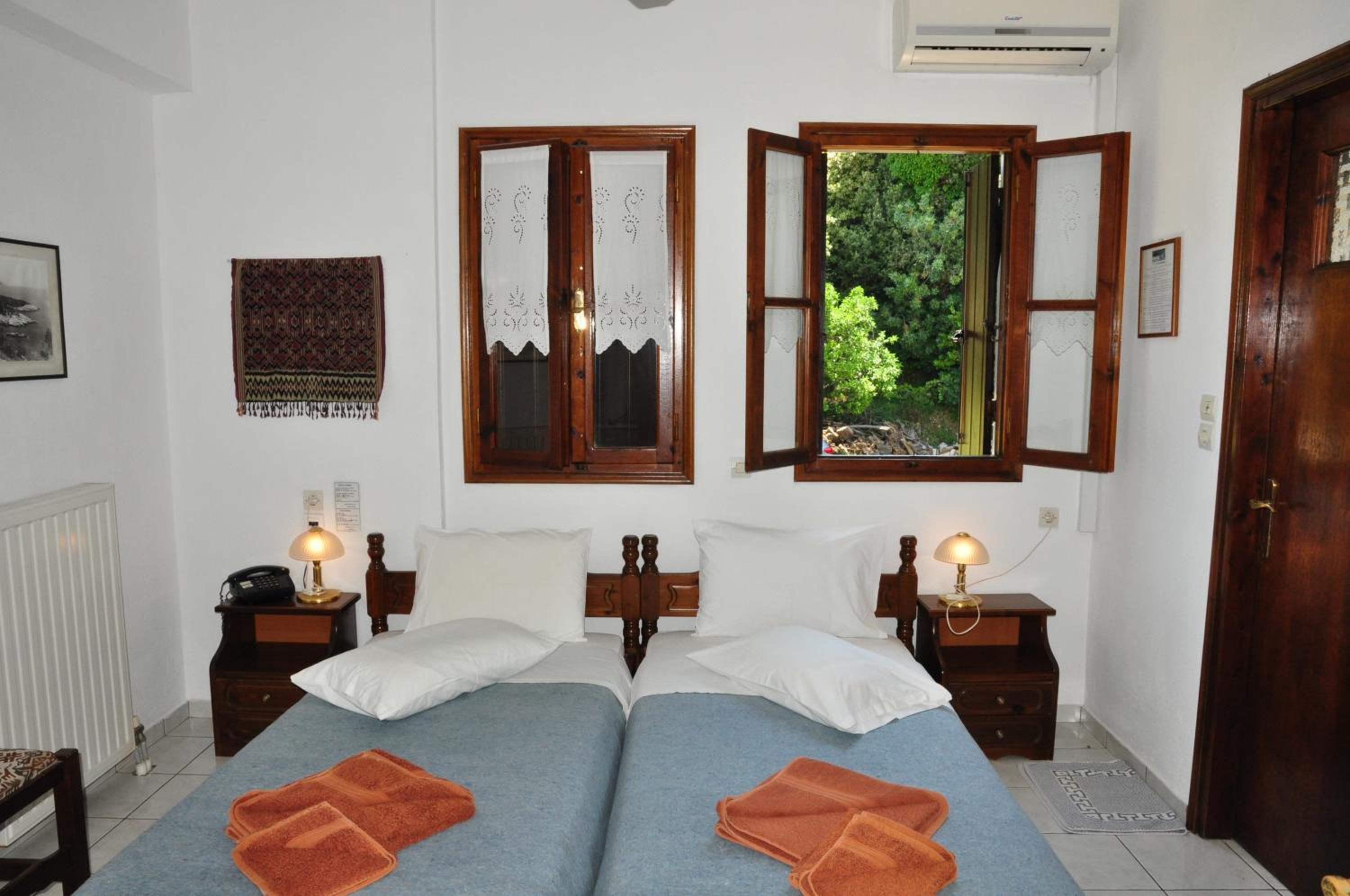 Economy Double Room with Garden View - Photo 5