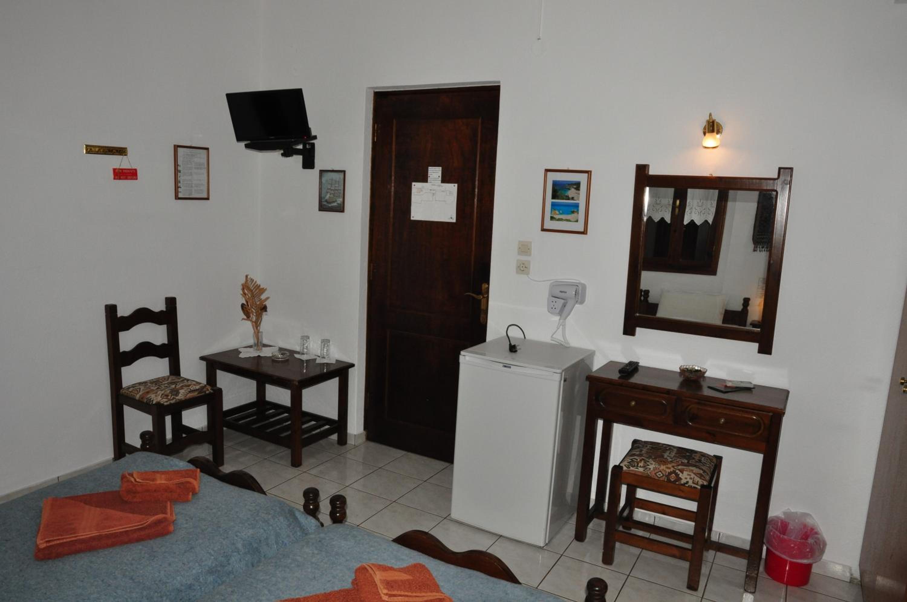 Economy Double Room with Garden View - Photo 4
