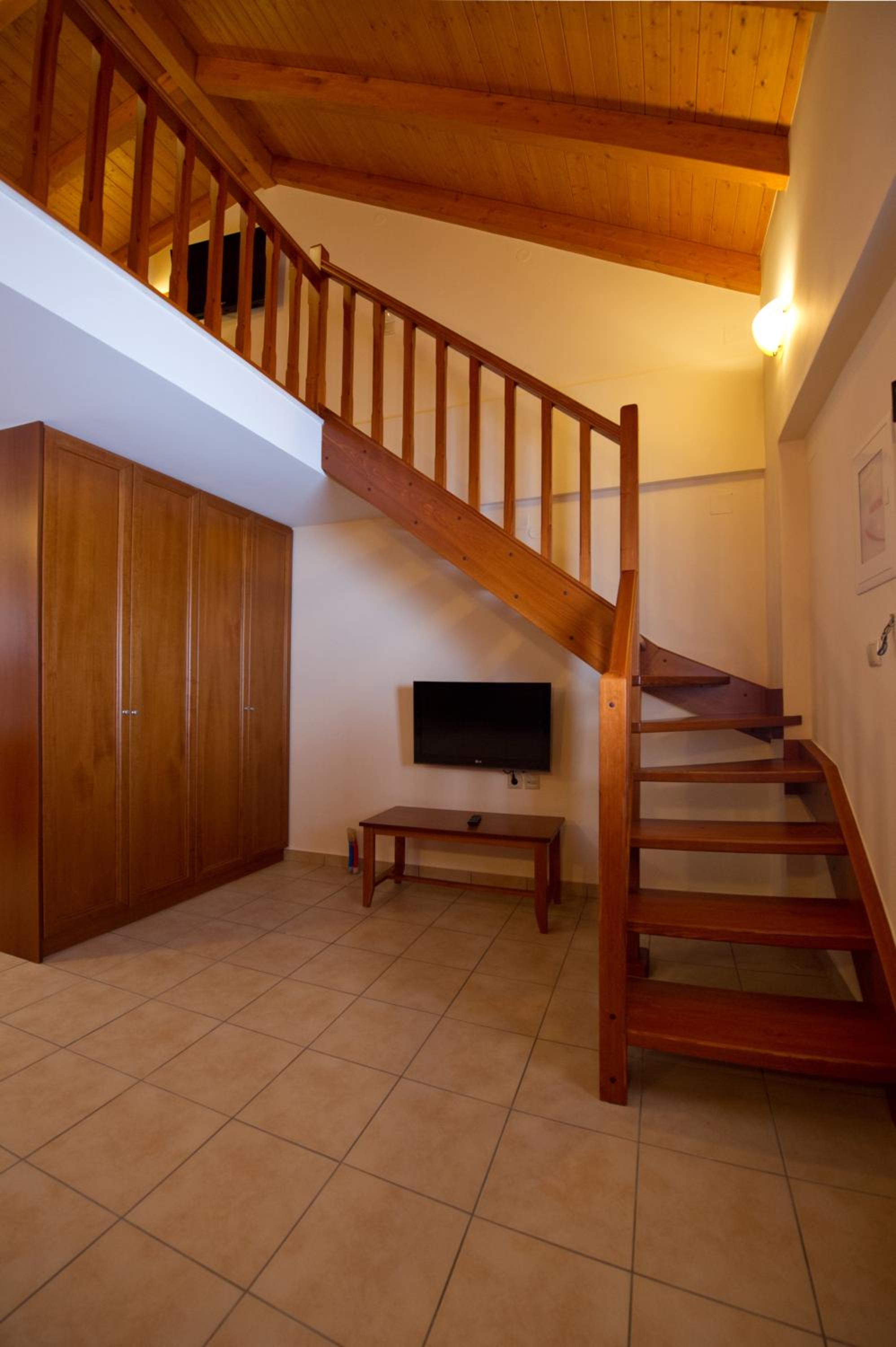 Apartment - Split Level - Photo 7
