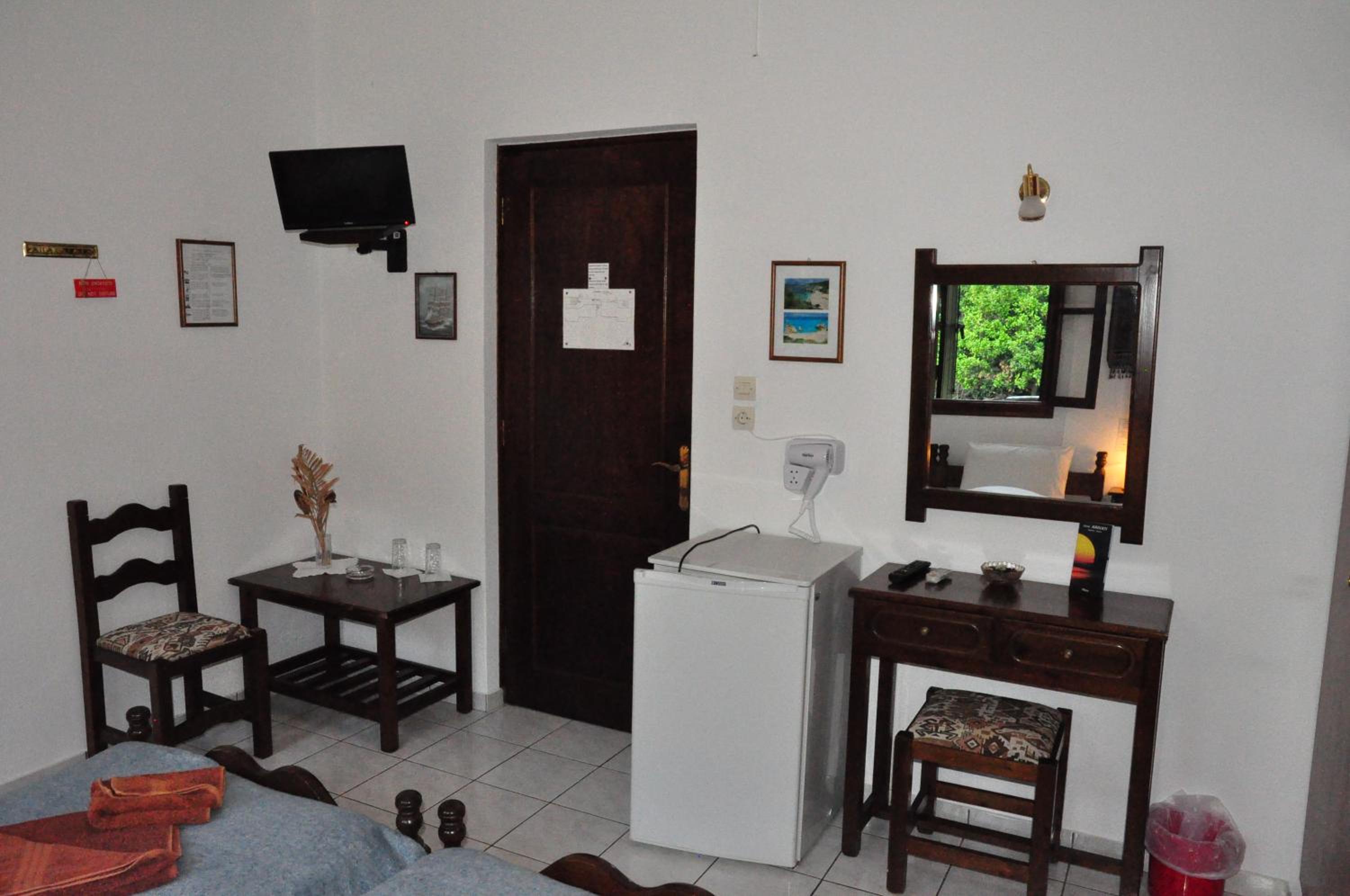Economy Double Room with Garden View - Photo 3