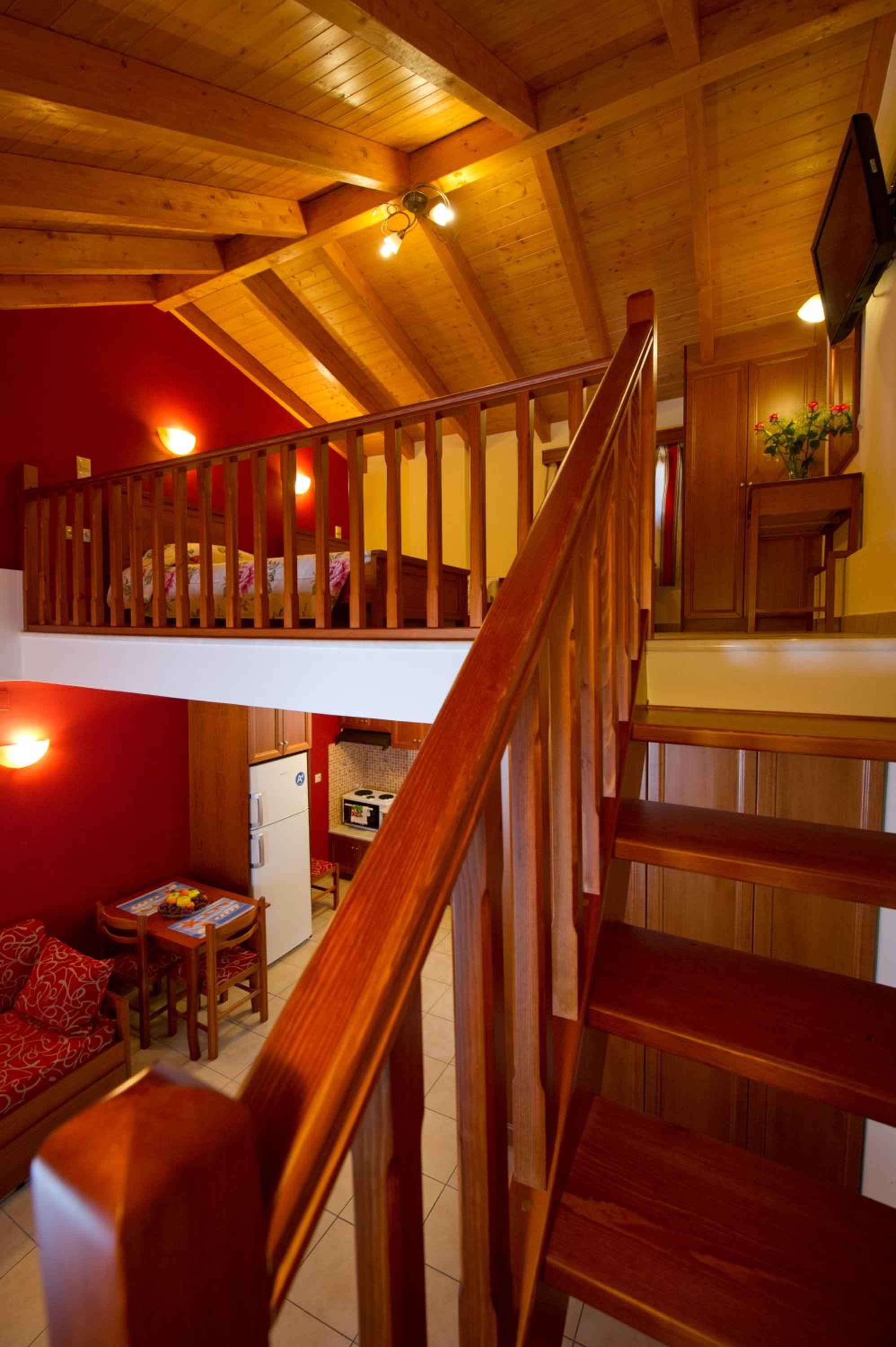 Apartment - Split Level - Photo 17