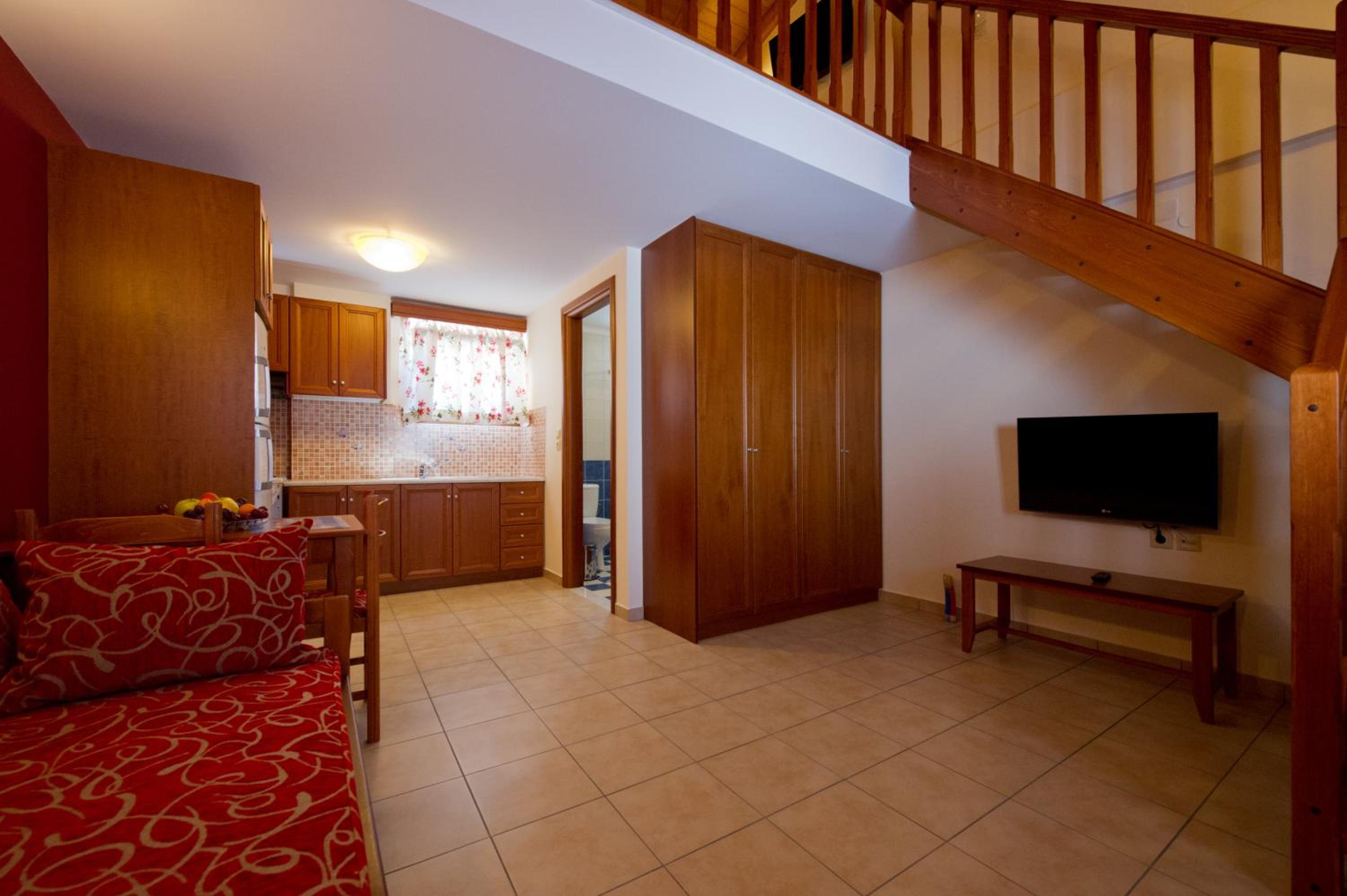 Apartment - Split Level - Photo 4