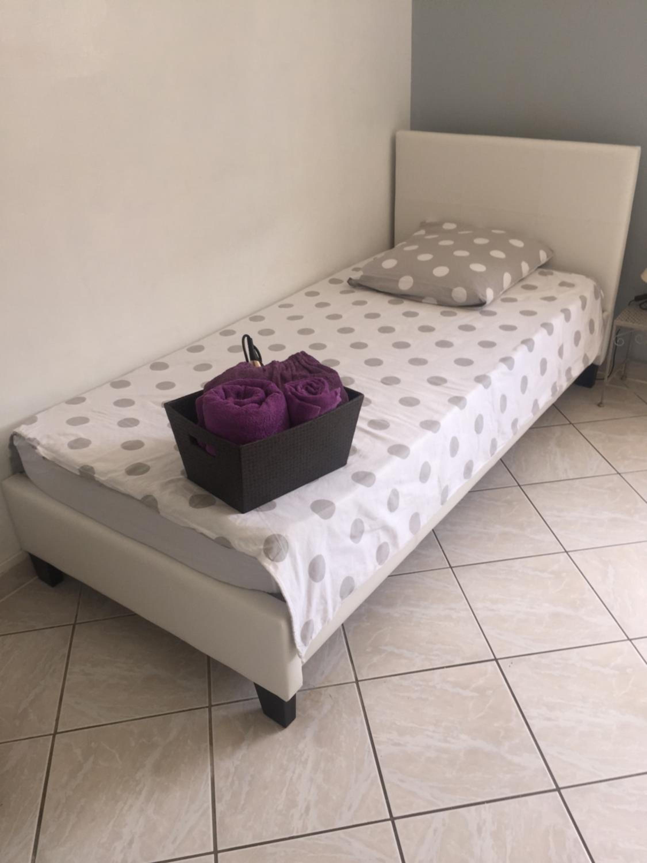 Twin Room - Photo 2
