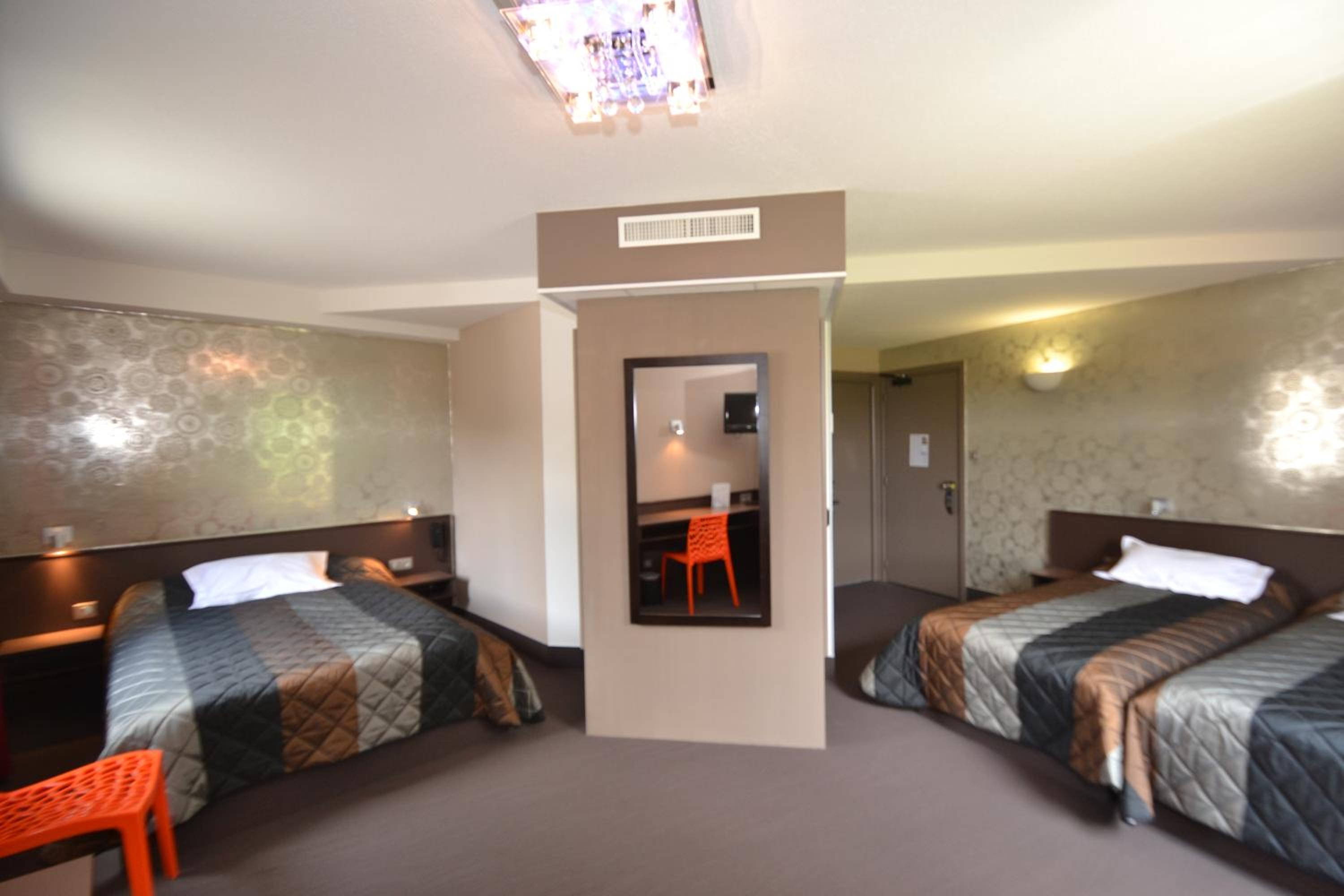 Quadruple Room - Photo 1
