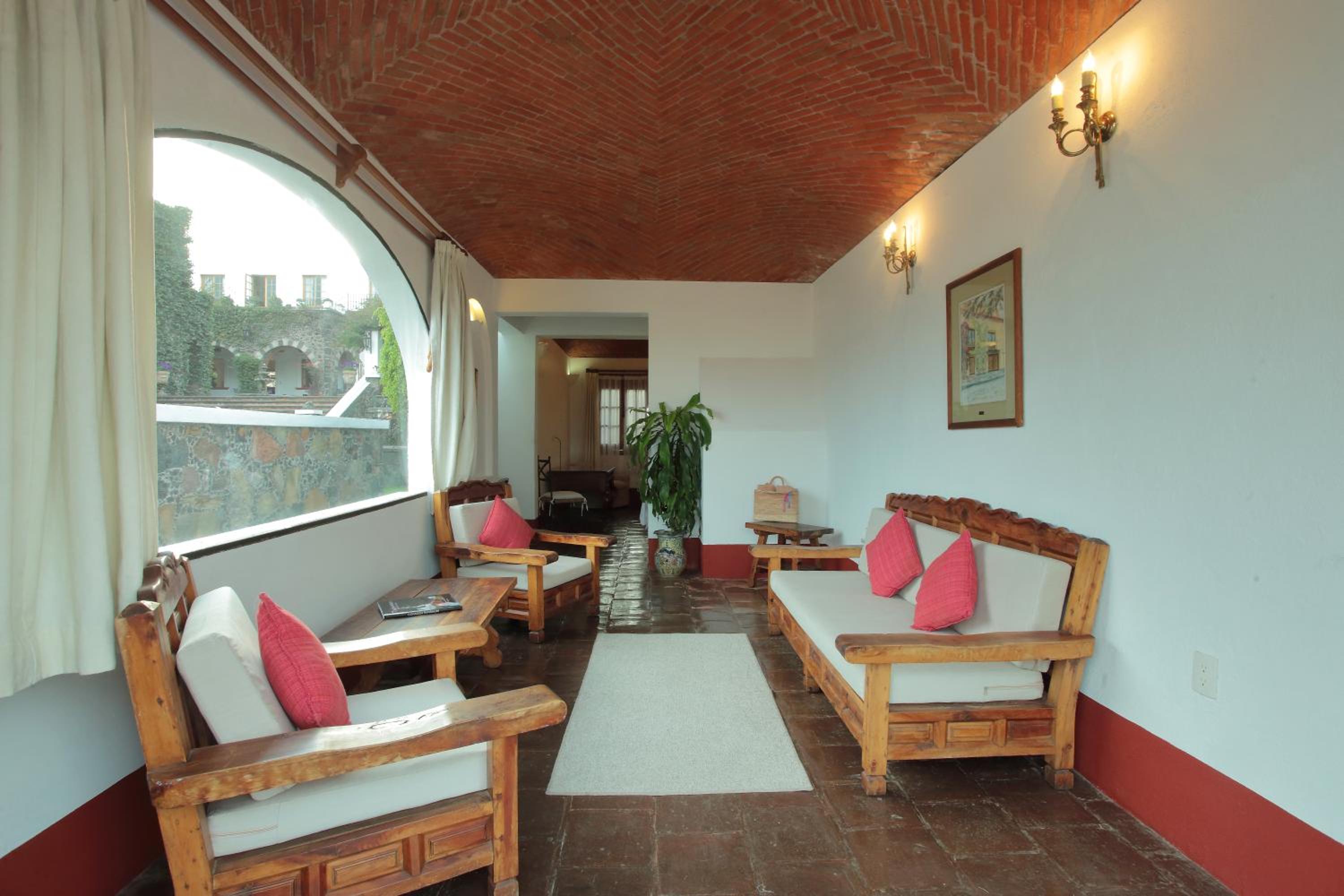 Suite - Photo 17