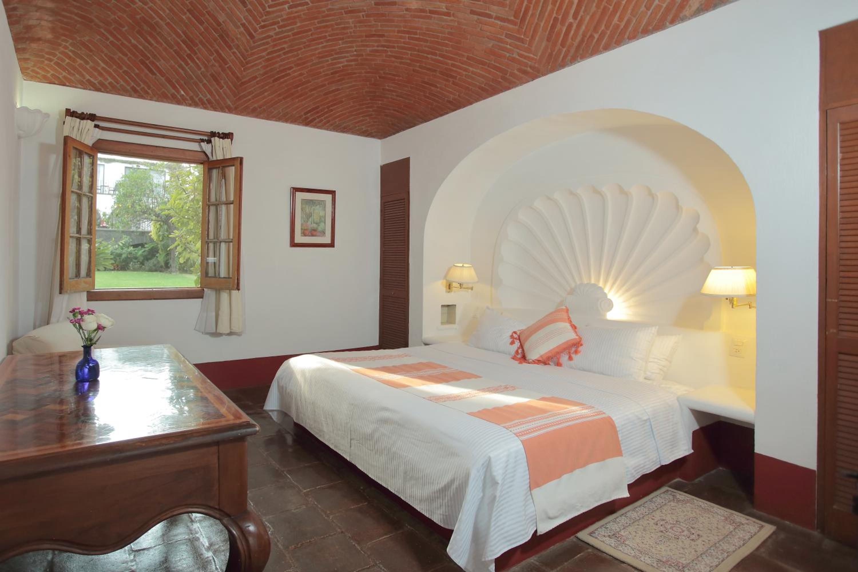 Suite - Photo 12