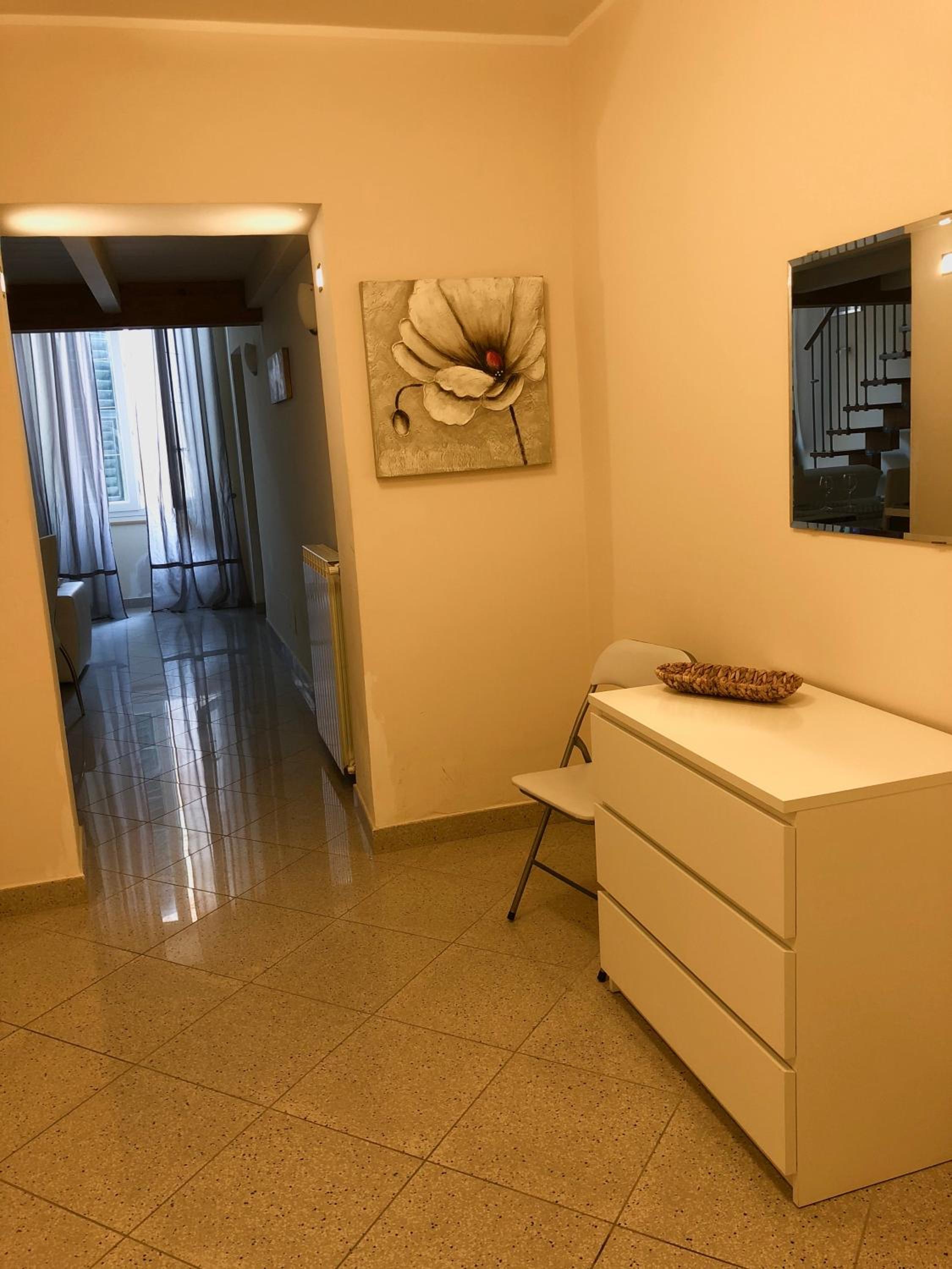Apartment - Split Level photo 2