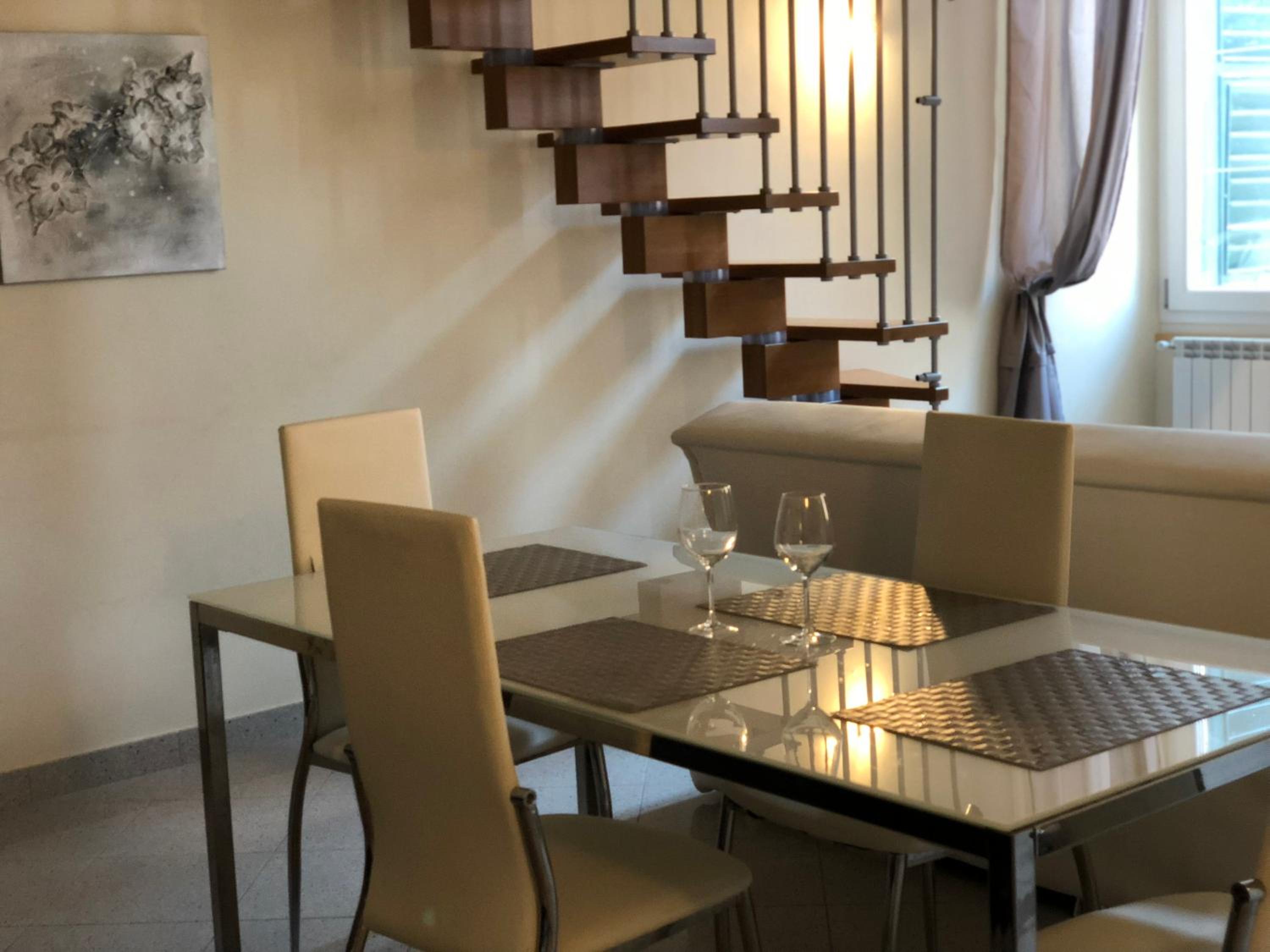 Apartment - Split Level photo 3