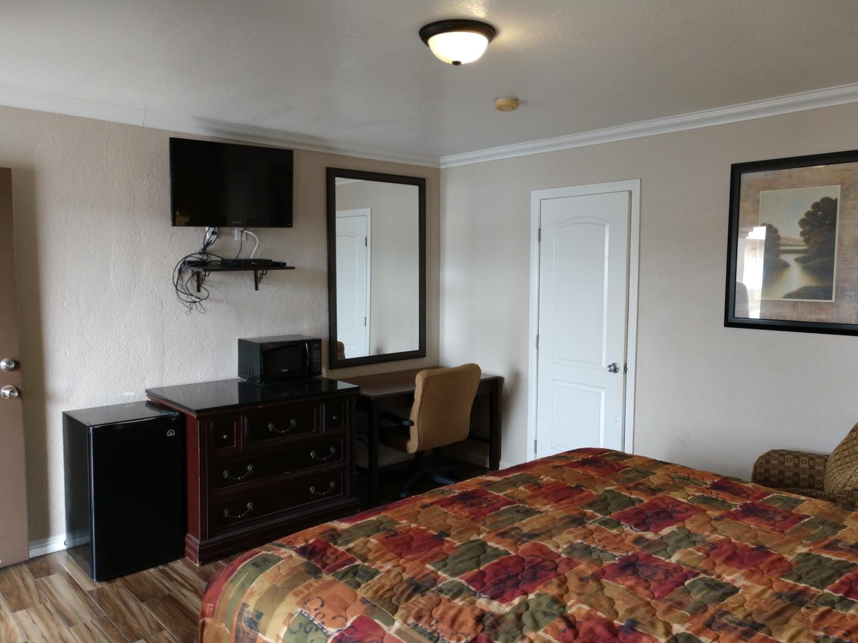 Standard King Room photo 3