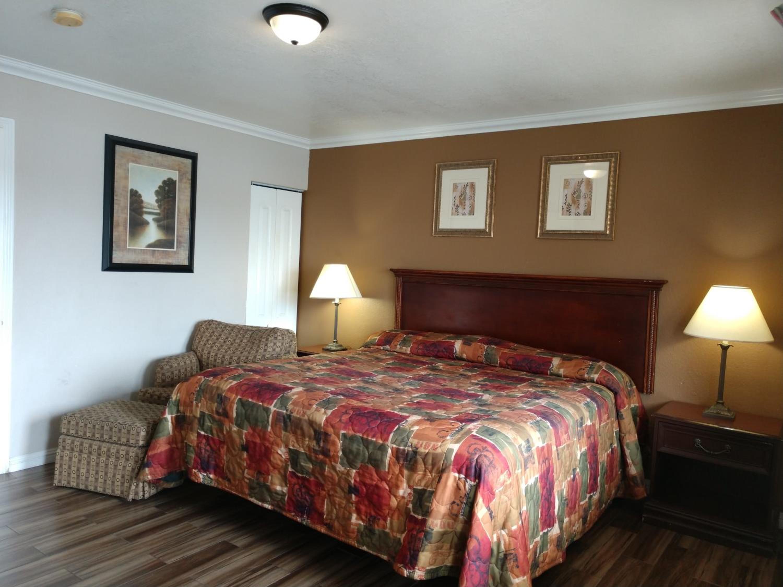 Standard King Room photo 2
