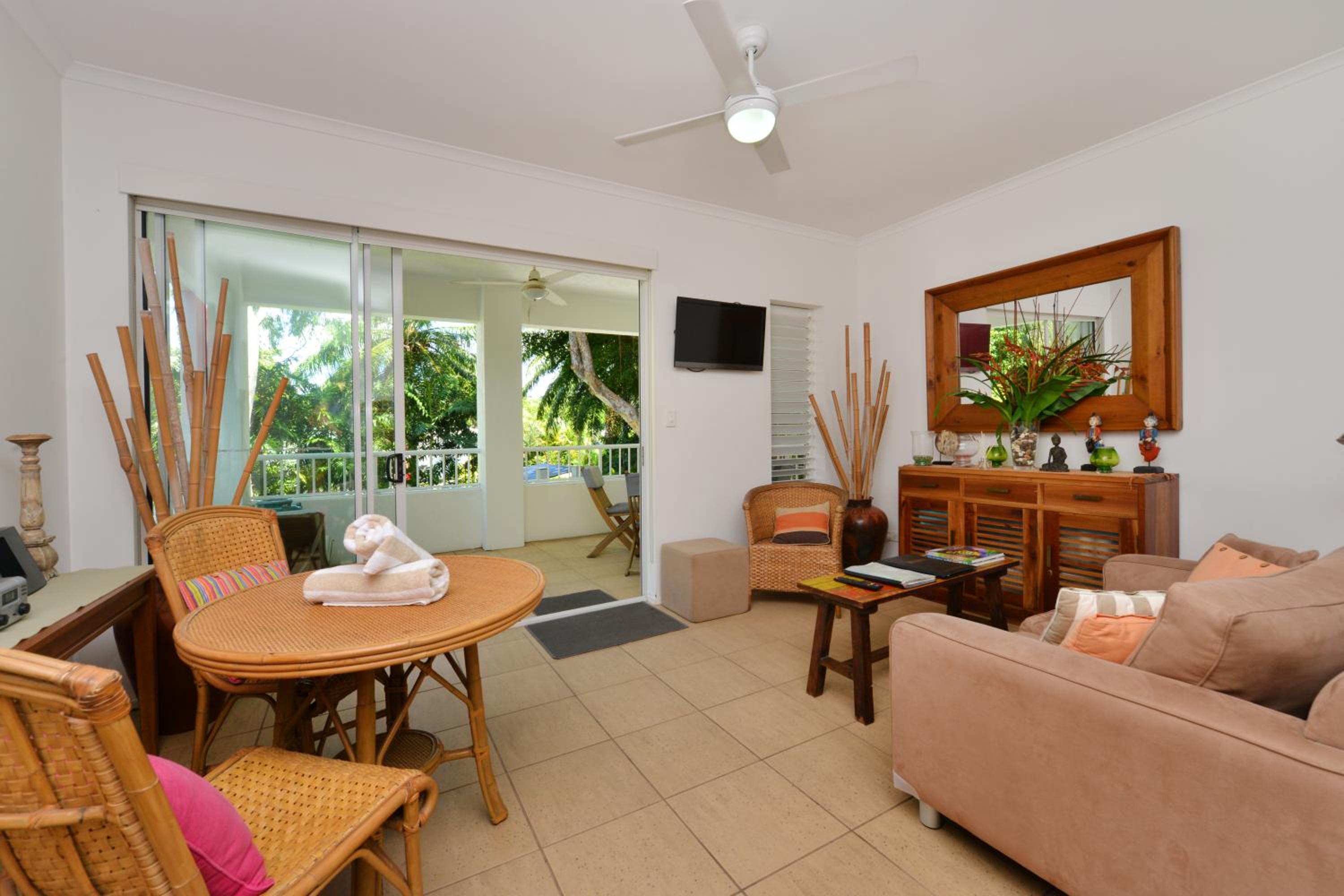 Apartment with Balcony photo 1