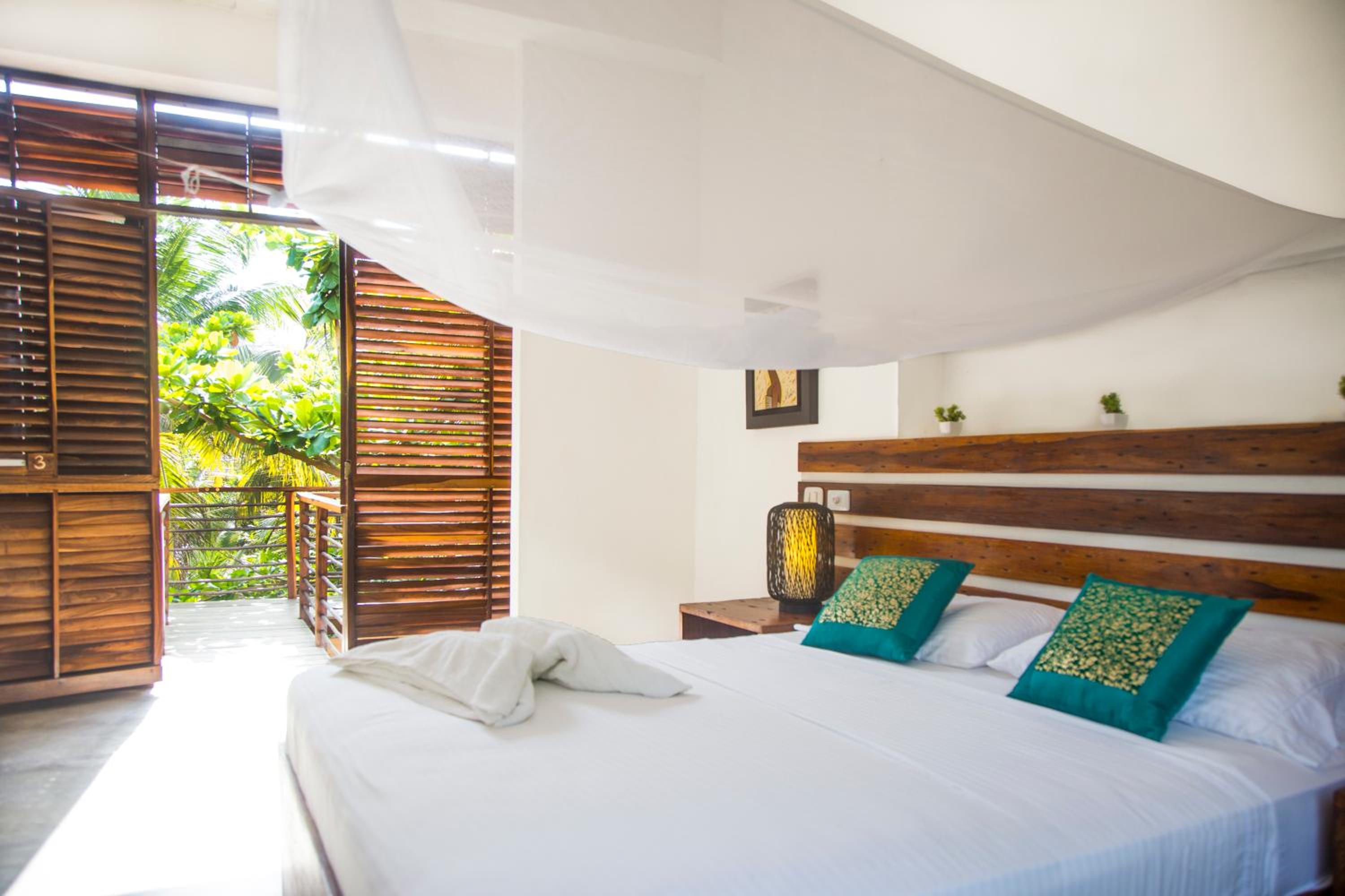 Deluxe Double Room with Balcony and Partial Sea View photo 1