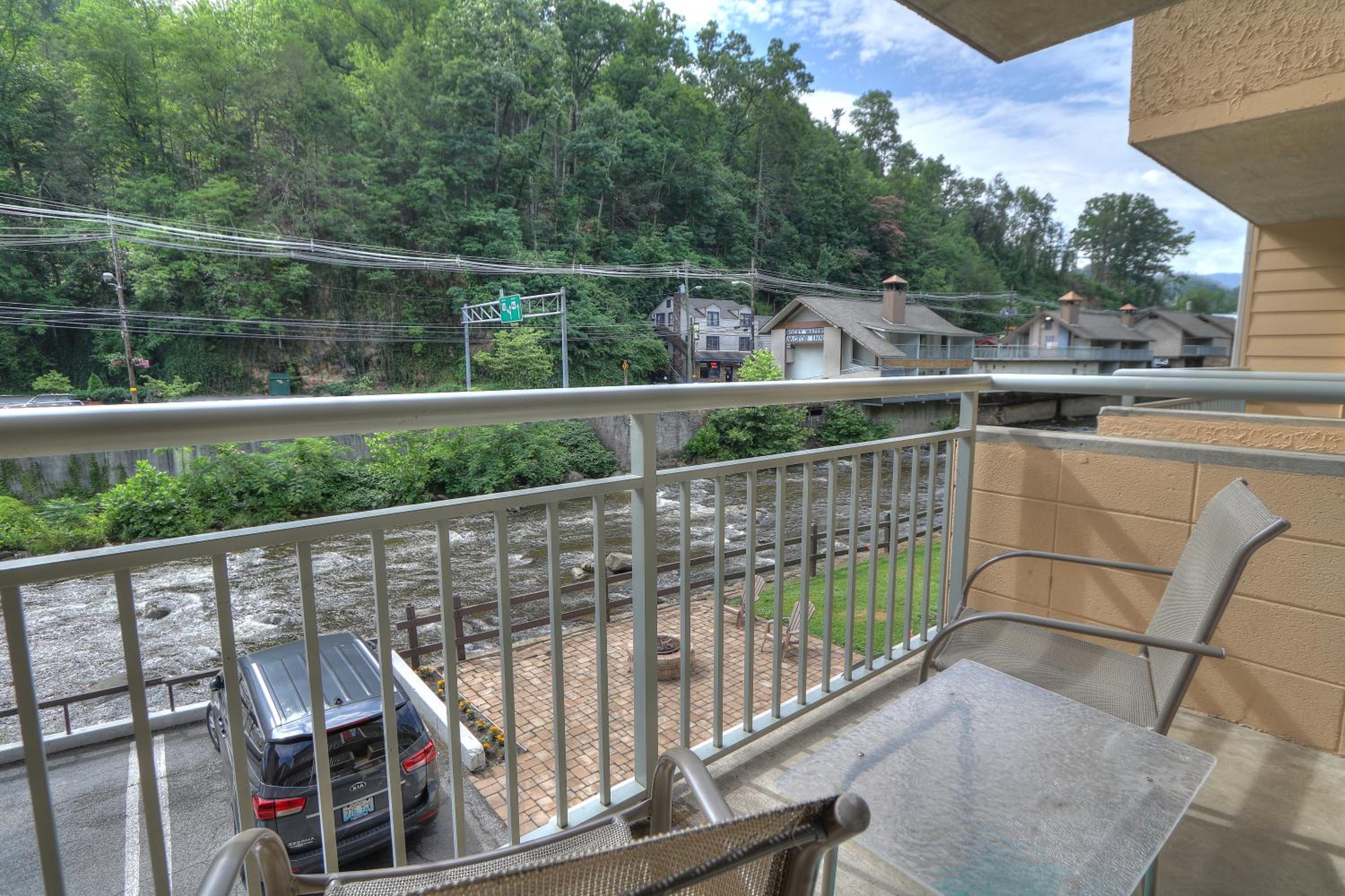 King Deluxe River Balcony - Photo 5