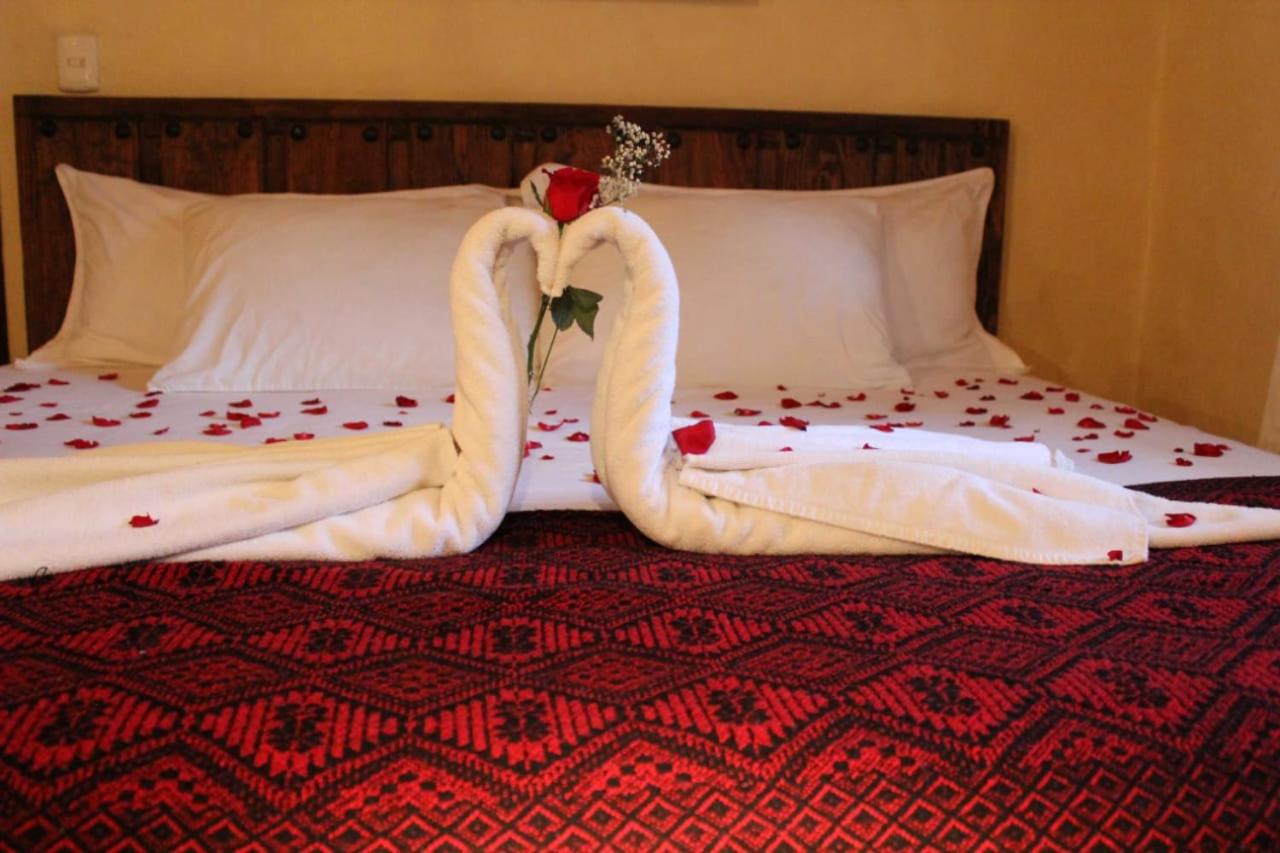 Honeymoon Suite - Photo 1