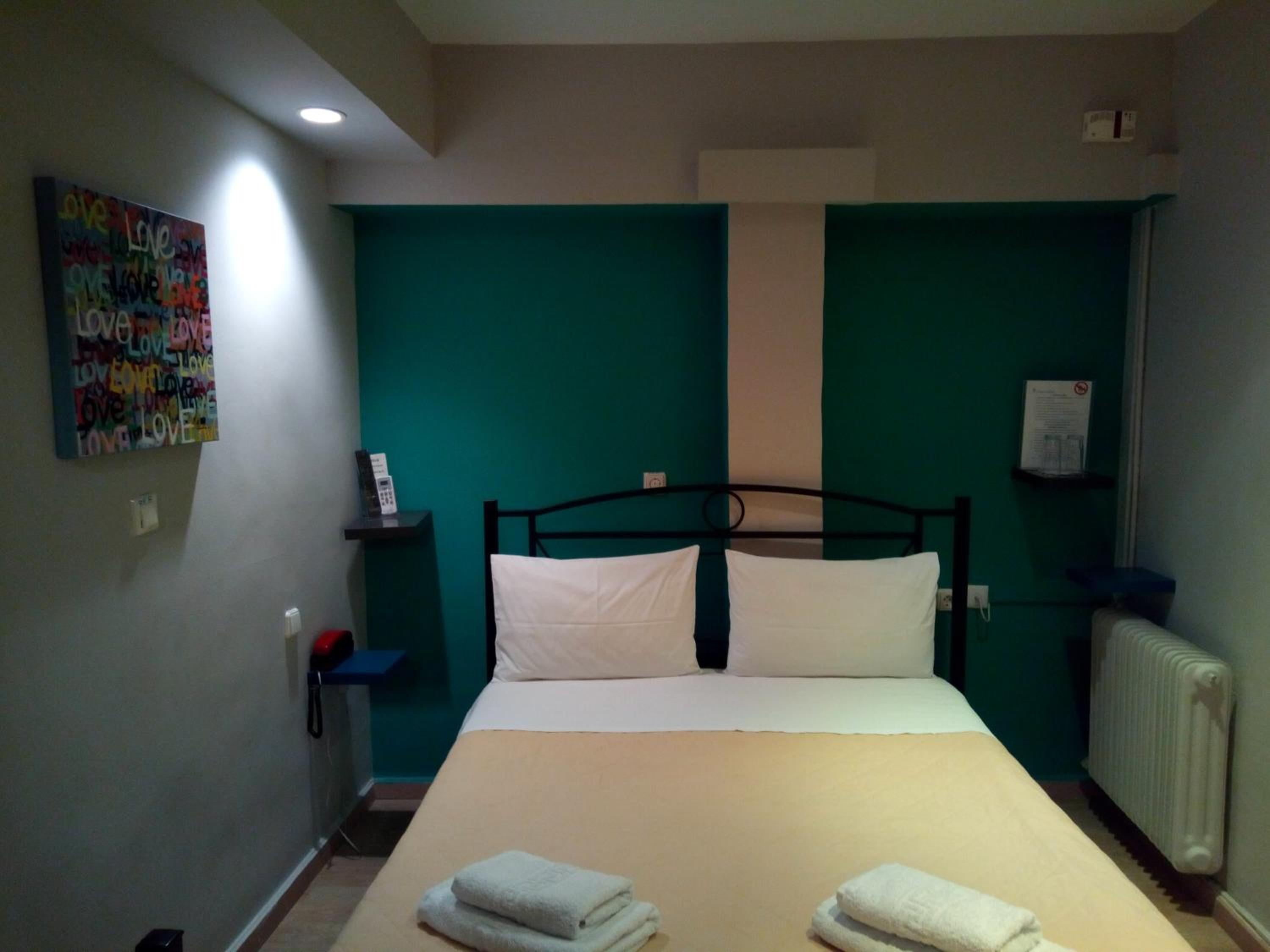 Basement Internal Double Room (no window) photo 2
