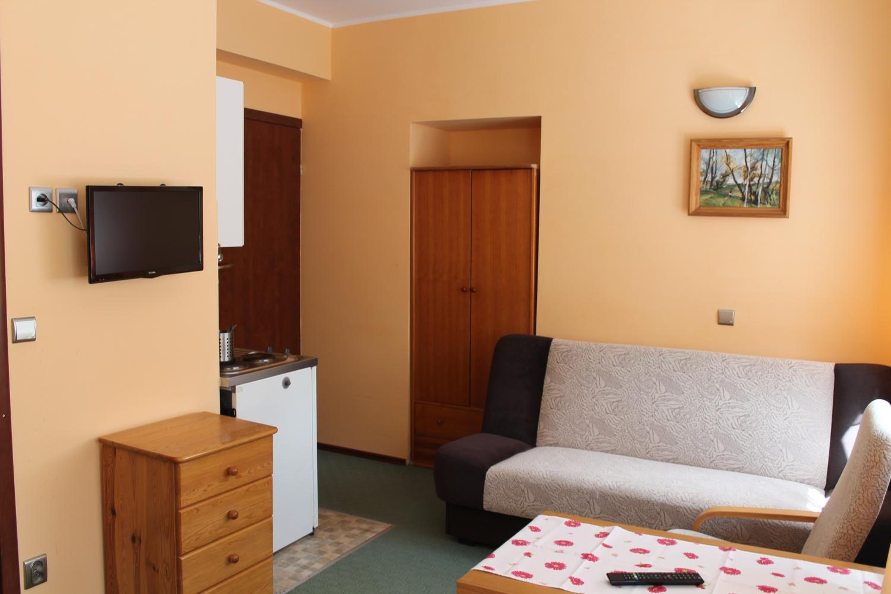 Quadruple Room - Photo 11