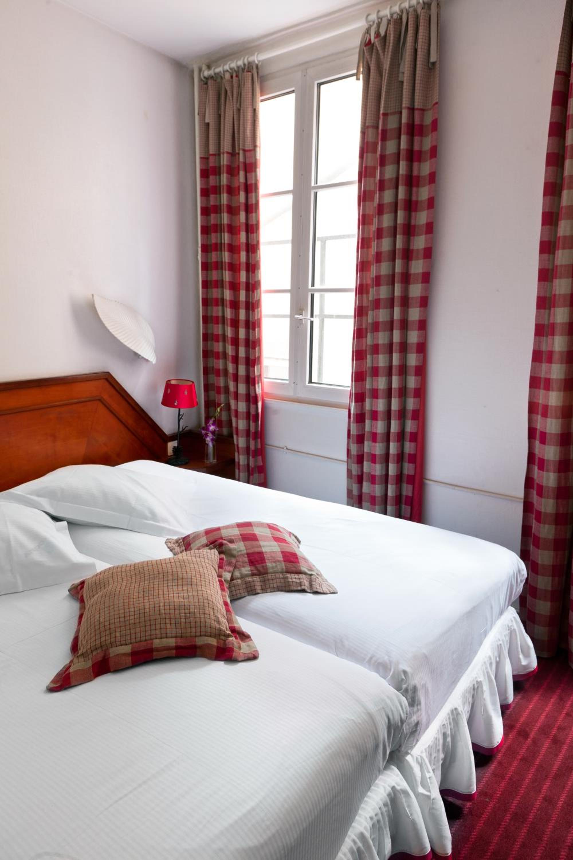 Cozy Twin Room at the Back - Photo 2
