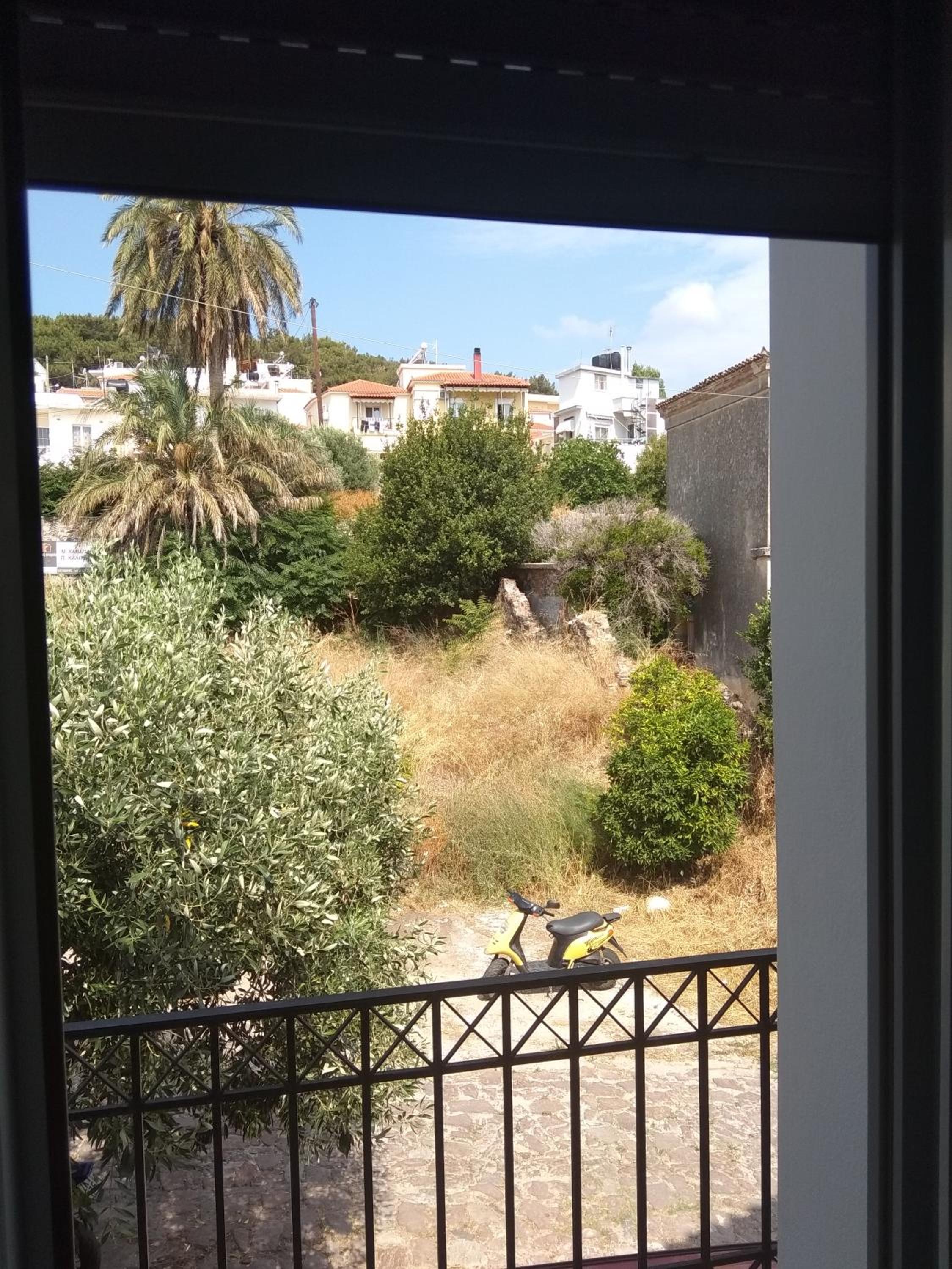 Quadruple Room with Balcony - Photo 9