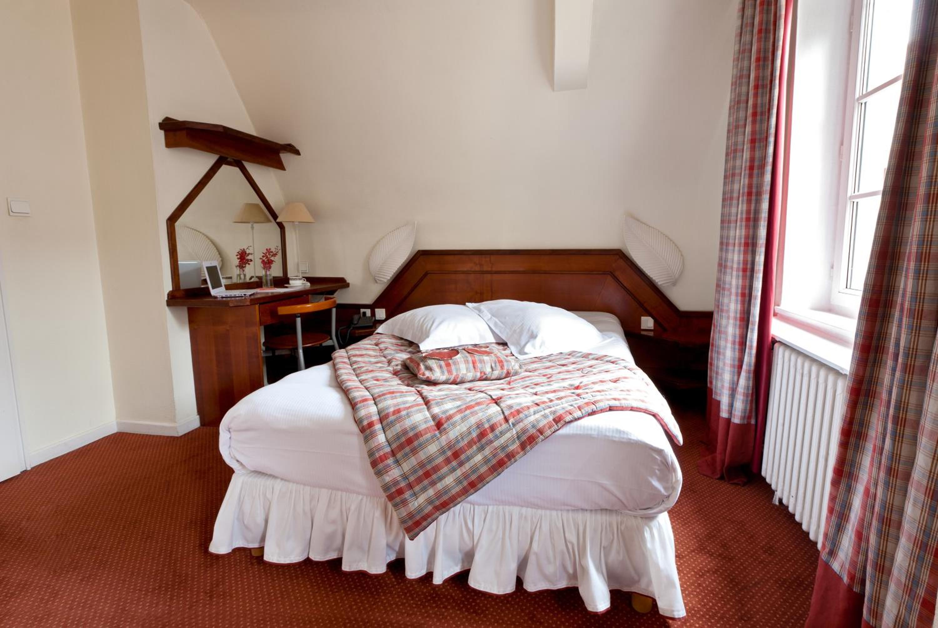 Charm Room with Cathedral View photo 2